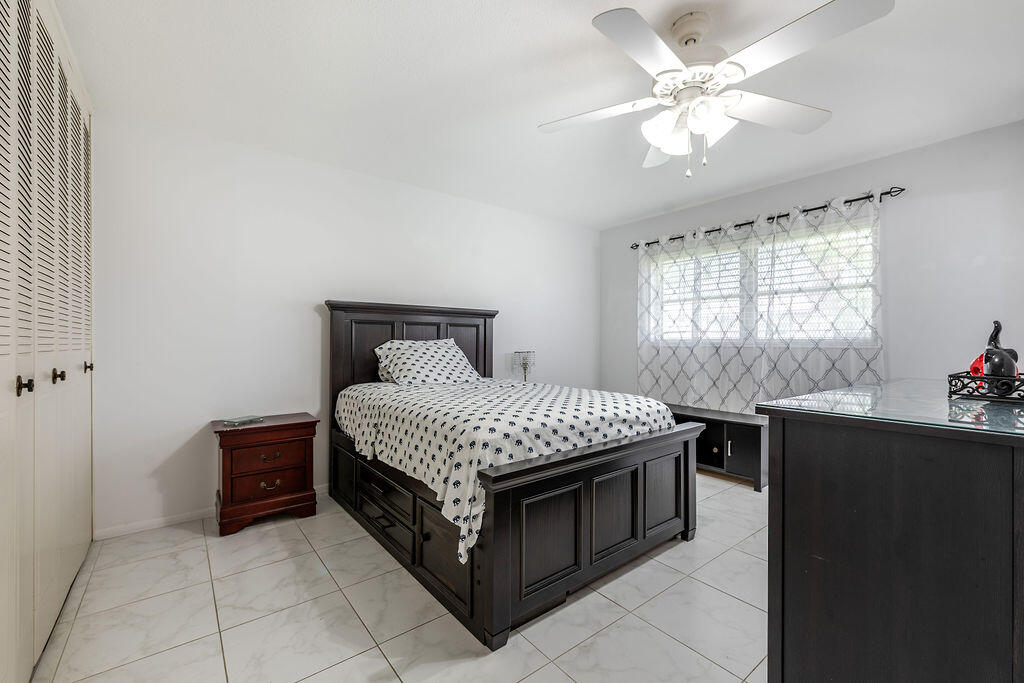 CRESTHAVEN VILLAS - Residential