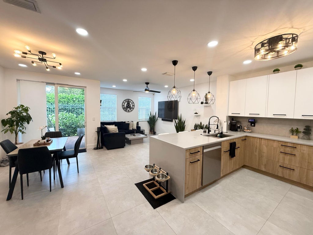 Photo of 1015 Ventnor Avenue #3d, Delray Beach, FL 33444 (MLS # R11118028)