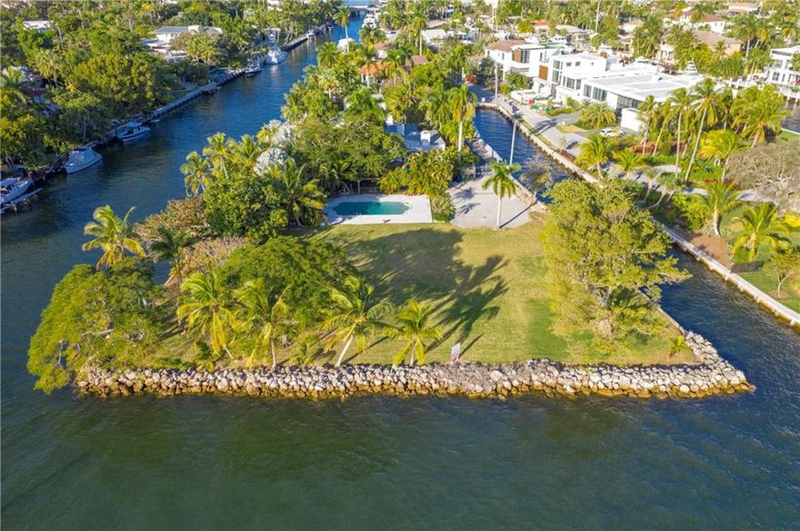 Spectacular Las Olas/New River point lot, this is an unsurpassed location to build the yachting estate of your dreams. With a total of +/- 616' of deep water frontage, including +/- 176' on an extremely wide (+/- 140') protected side canal, you can dock a mega yacht at your doorstep and still enjoy the breathtaking river views. This outstanding location is just moments by boat to the Intracoastal and an easy walk or bike ride to Fort Lauderdale Beach as well as Las Olas dining, shopping and nightlife.