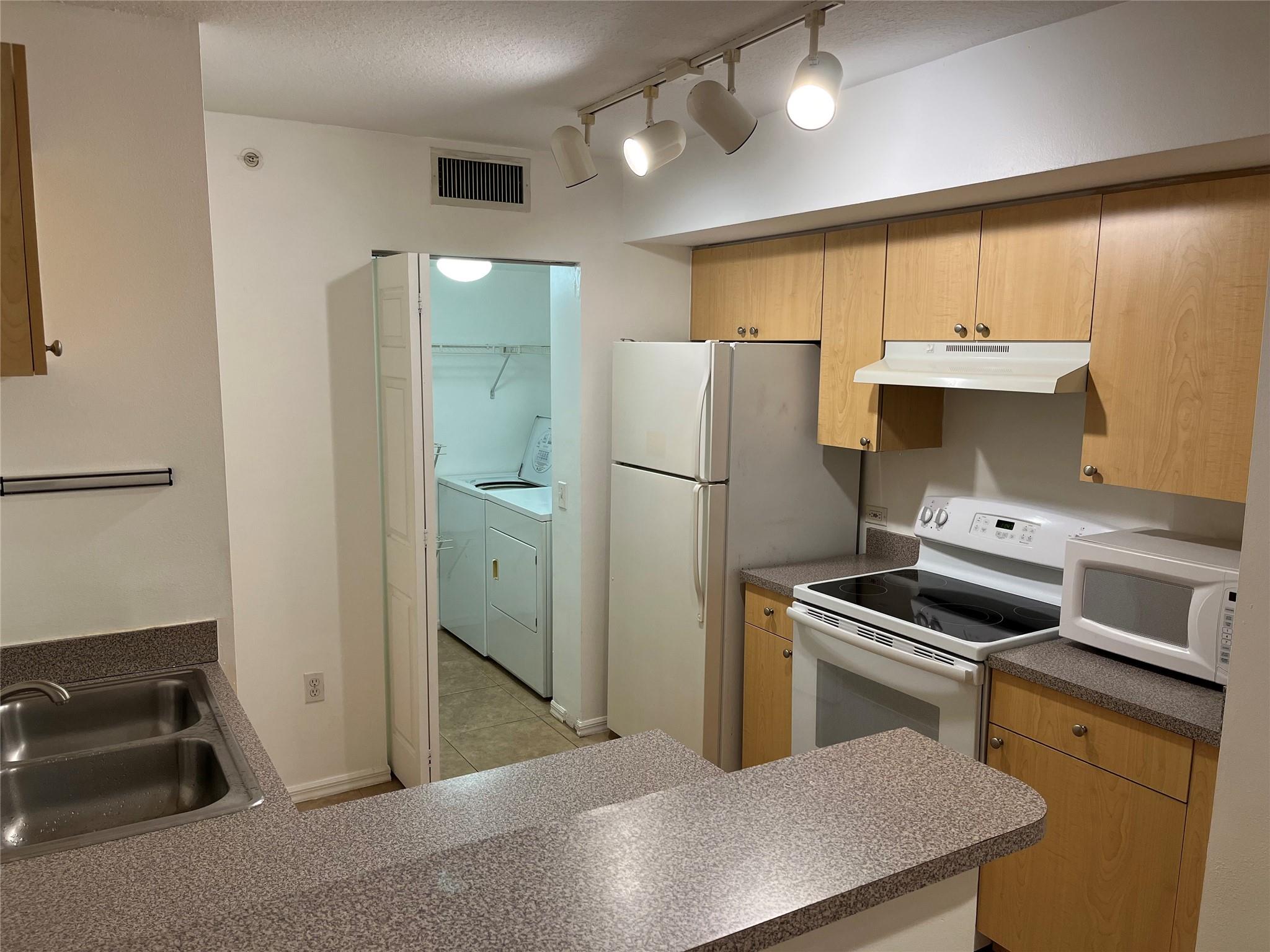 913 Villa Cir 913