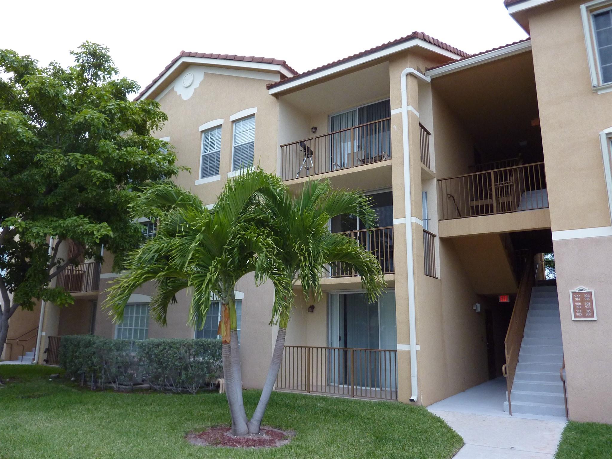 Beautiful 1/1 in desirable Mirabella Villas. Porcelain tiles in every room. Impact windows and sliding door. Gated, gym, pool, jacuzzi, clubhouse, billiards, indoor racquetball/basketball court, new washer & dryer (not pictured), balcony. Close to the beach, I95 and Atlantic Ave.