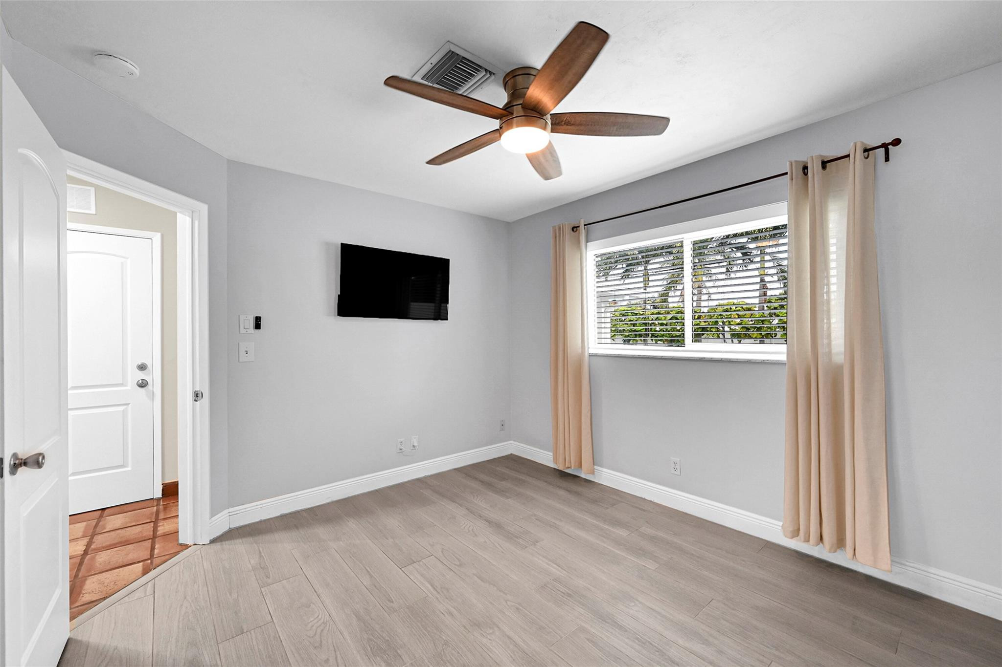 North Andrews Gardens 2nd - Residential Lease