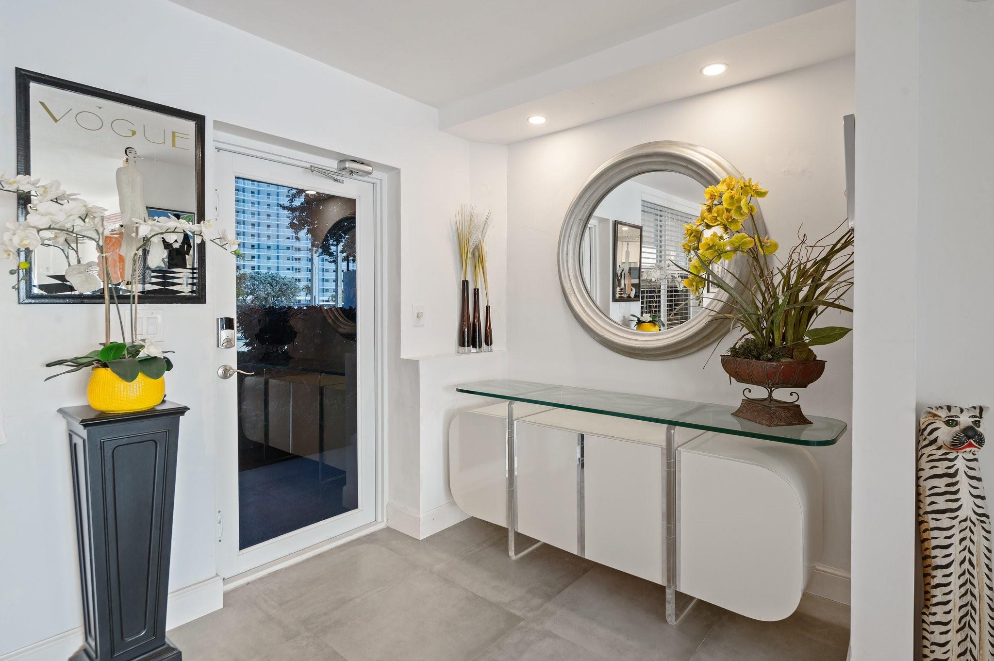 401 N Riverside Dr 102