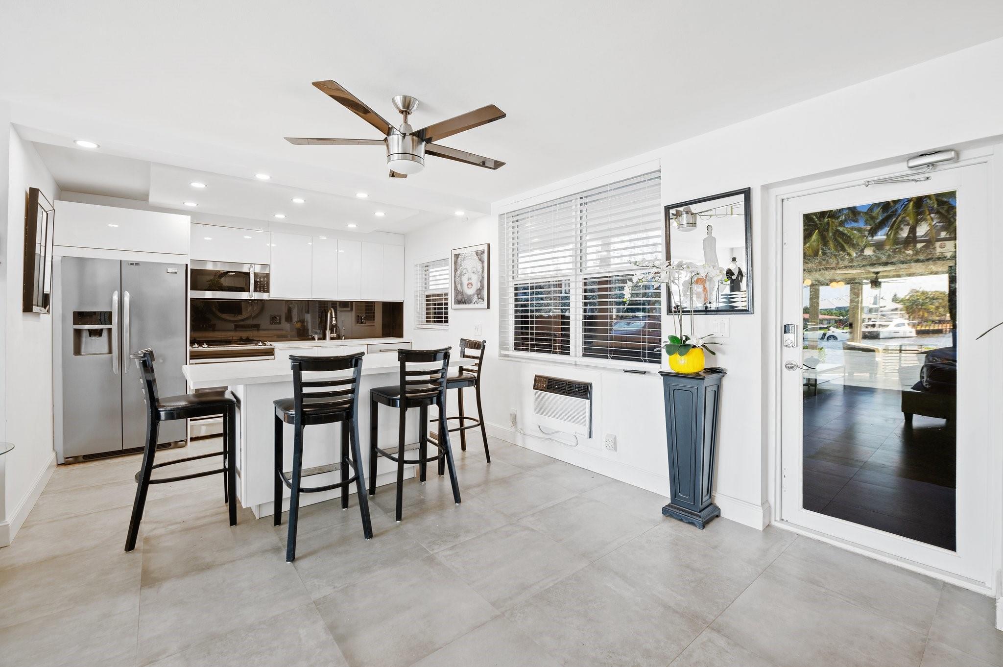 401 N Riverside Dr 102