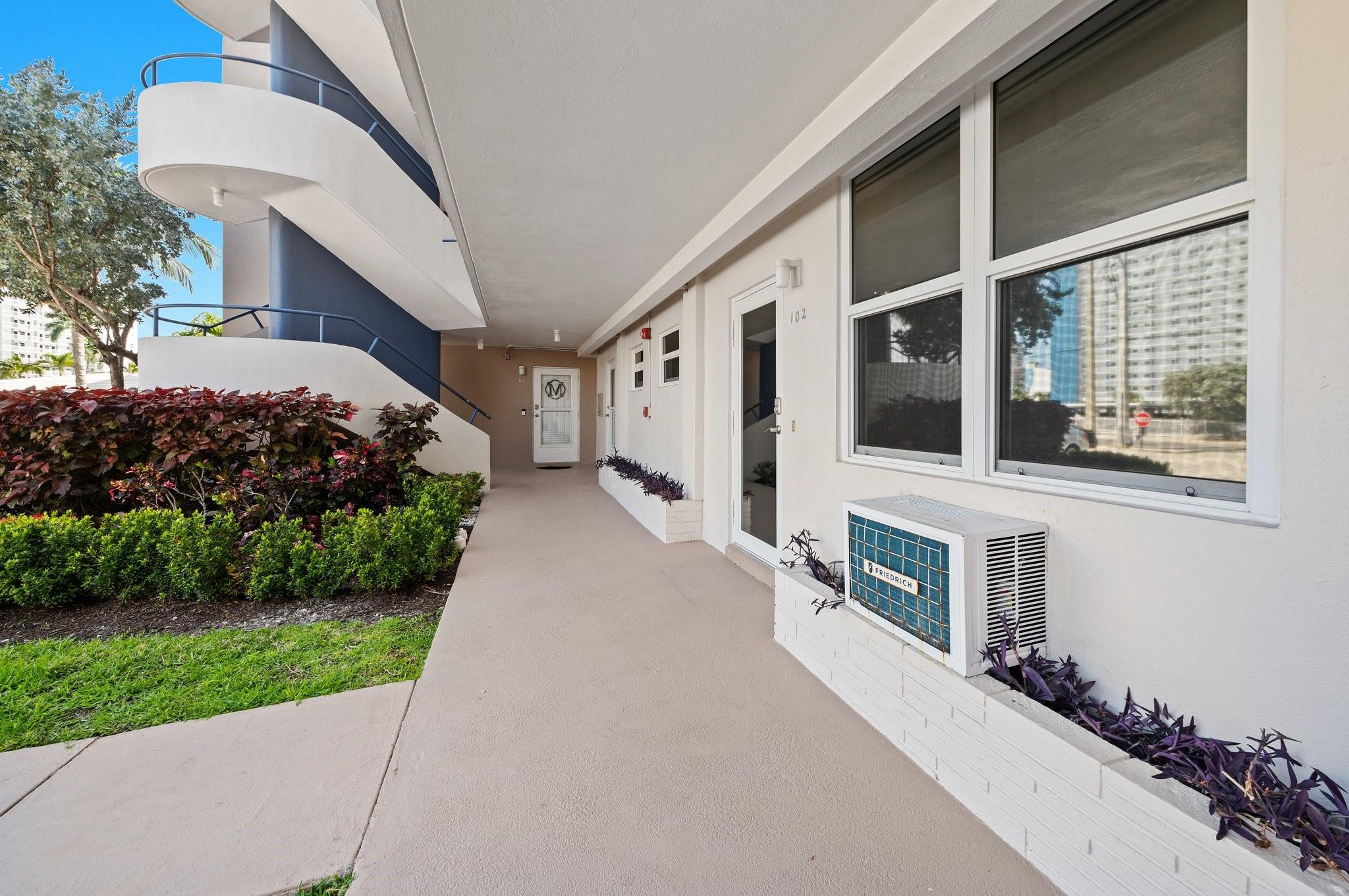 401 N Riverside Dr 102