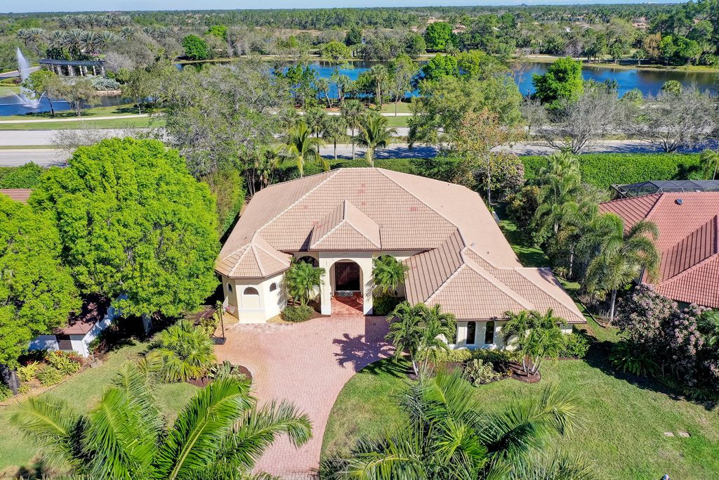 Photo of 12 Alnwick Road, Palm Beach Gardens, FL 33418 (MLS # R10960626)