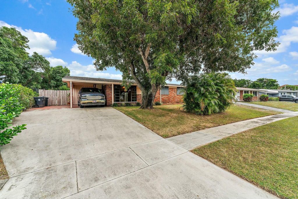 Photo of 3551 Dunes Road, Palm Beach Gardens, FL 33410 (MLS # R11039912)