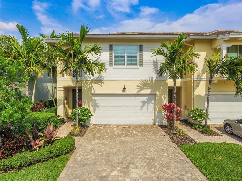 Photo of 1024 Piccadilly Street, Palm Beach Gardens, FL 33418 (MLS # R10710357)