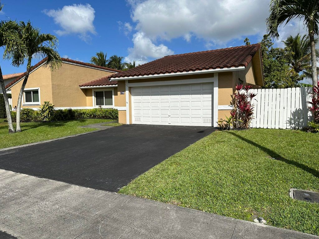 Photo of 5511 SW 114th Avenue, Cooper City, FL 33330 (MLS # B26044128)