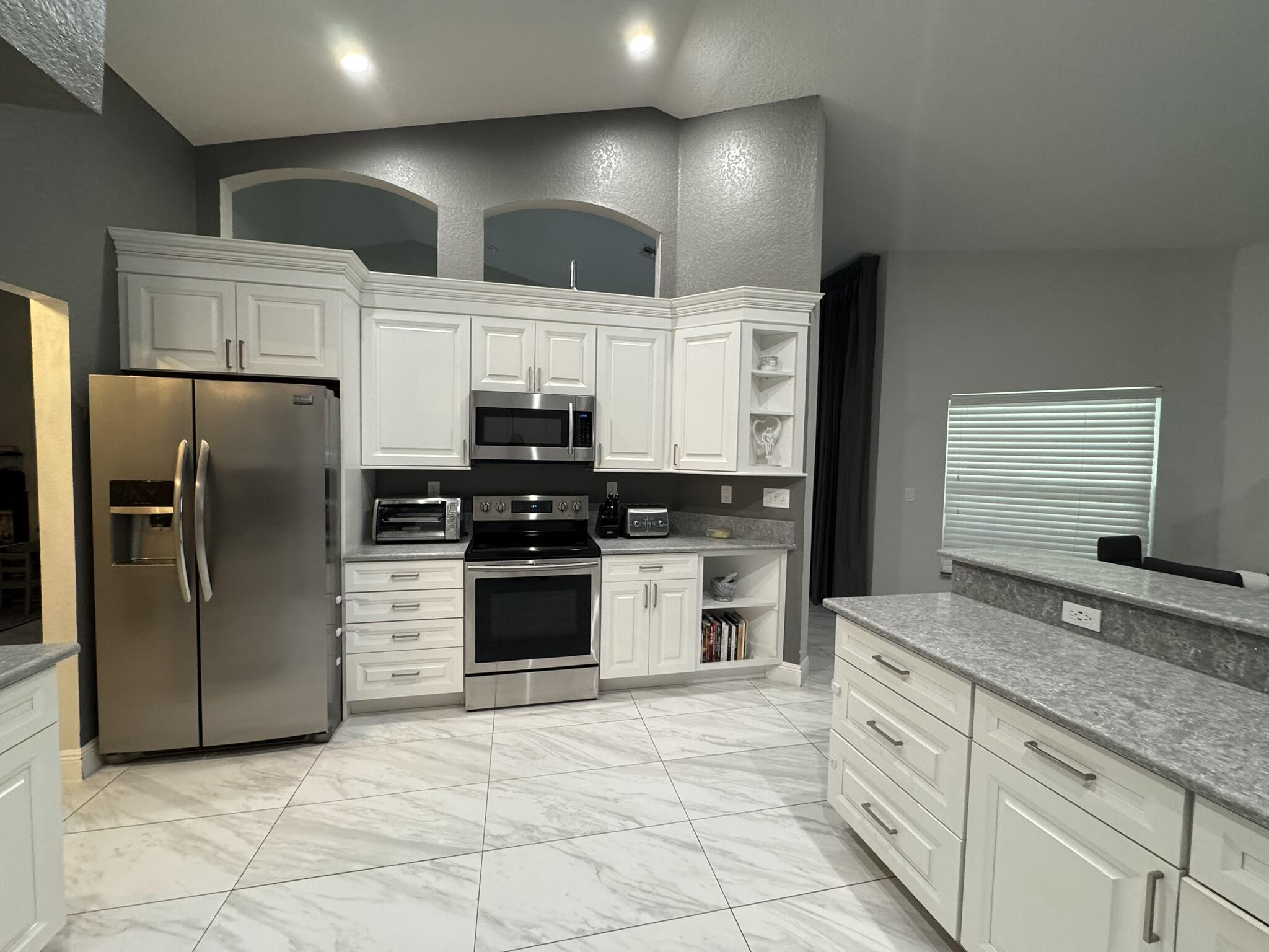 LAKE CHARLESTON PAR R - Residential