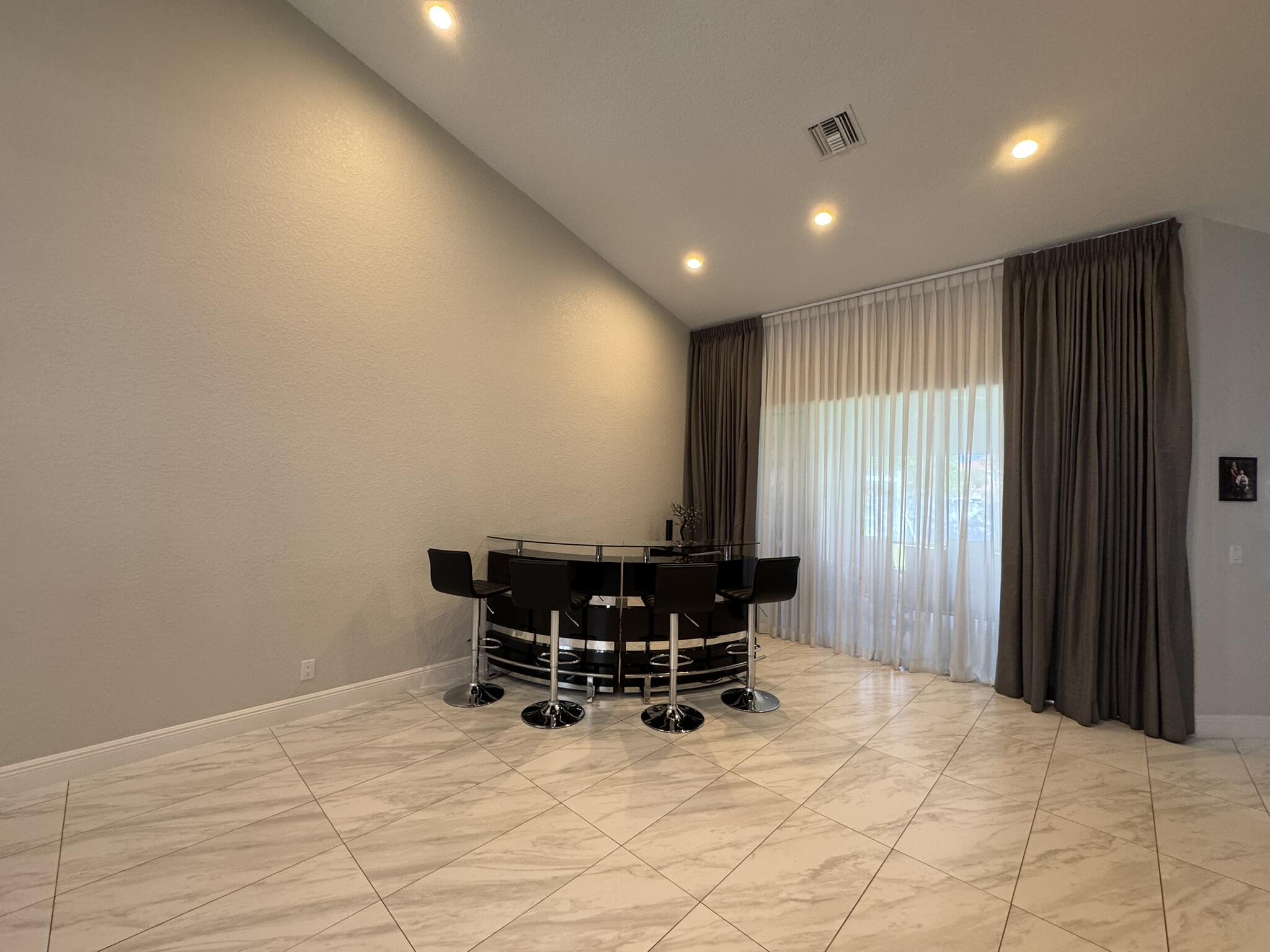 LAKE CHARLESTON PAR R - Residential