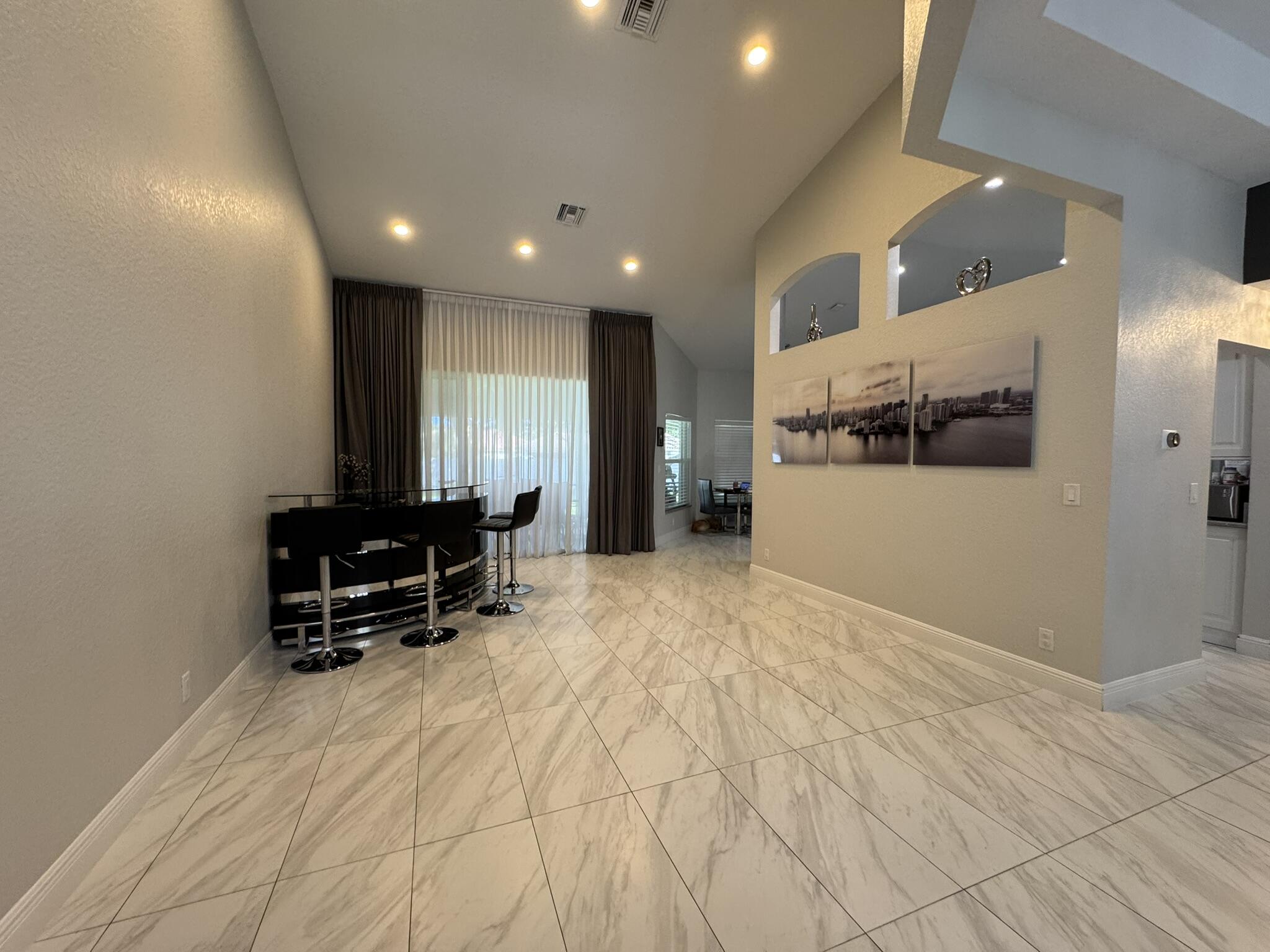 LAKE CHARLESTON PAR R - Residential