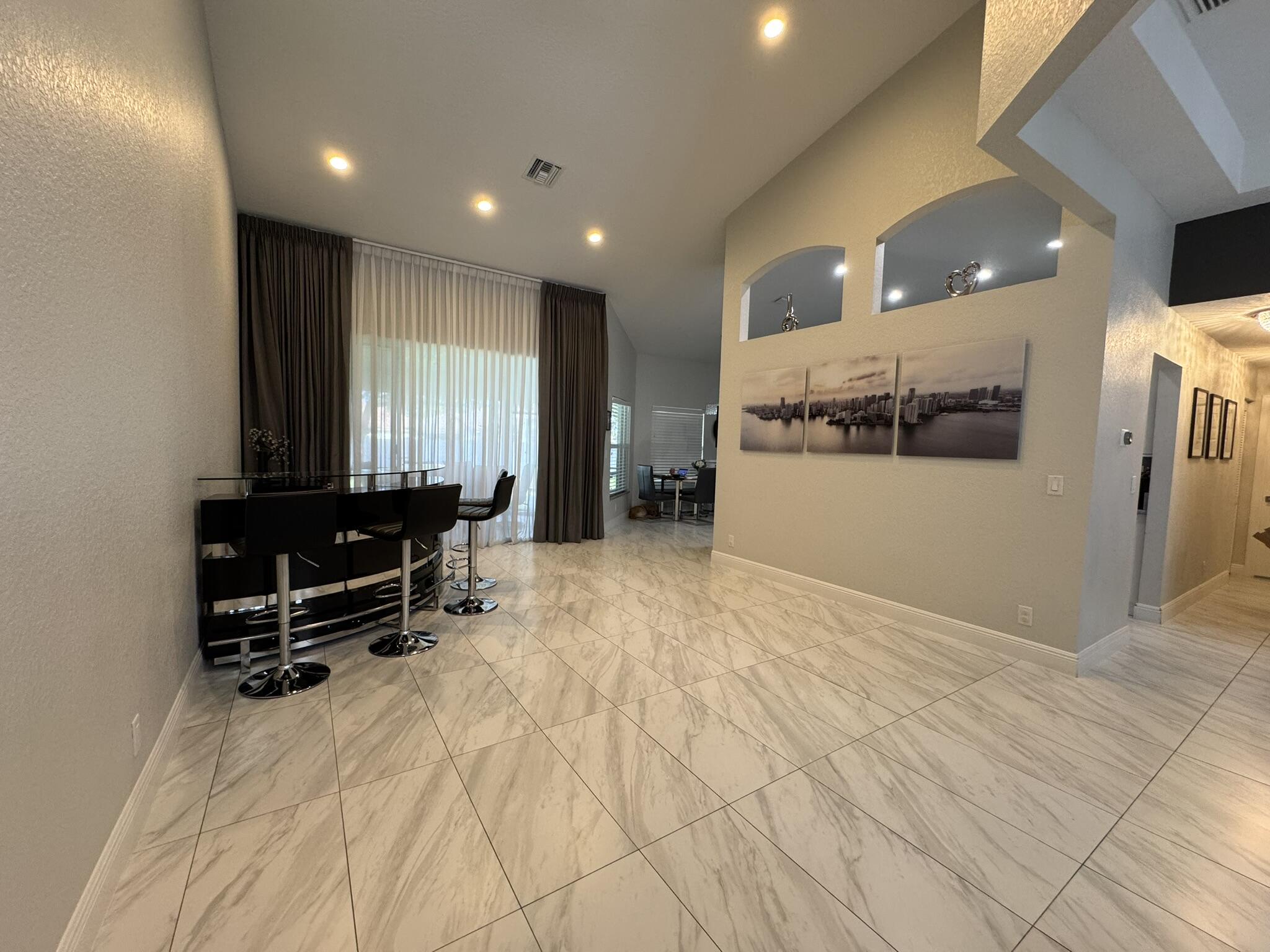 LAKE CHARLESTON PAR R - Residential