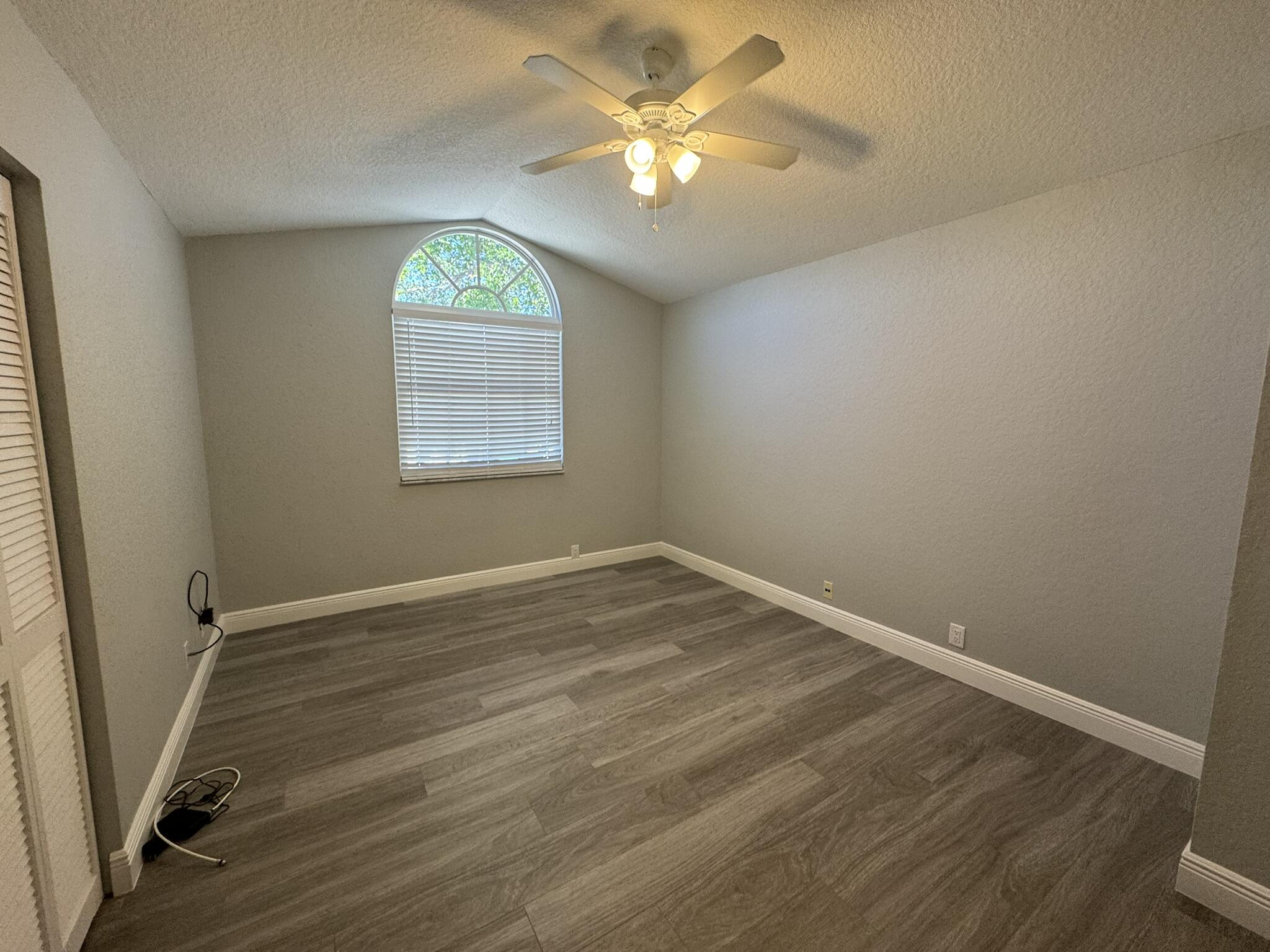 LAKE CHARLESTON PAR R - Residential