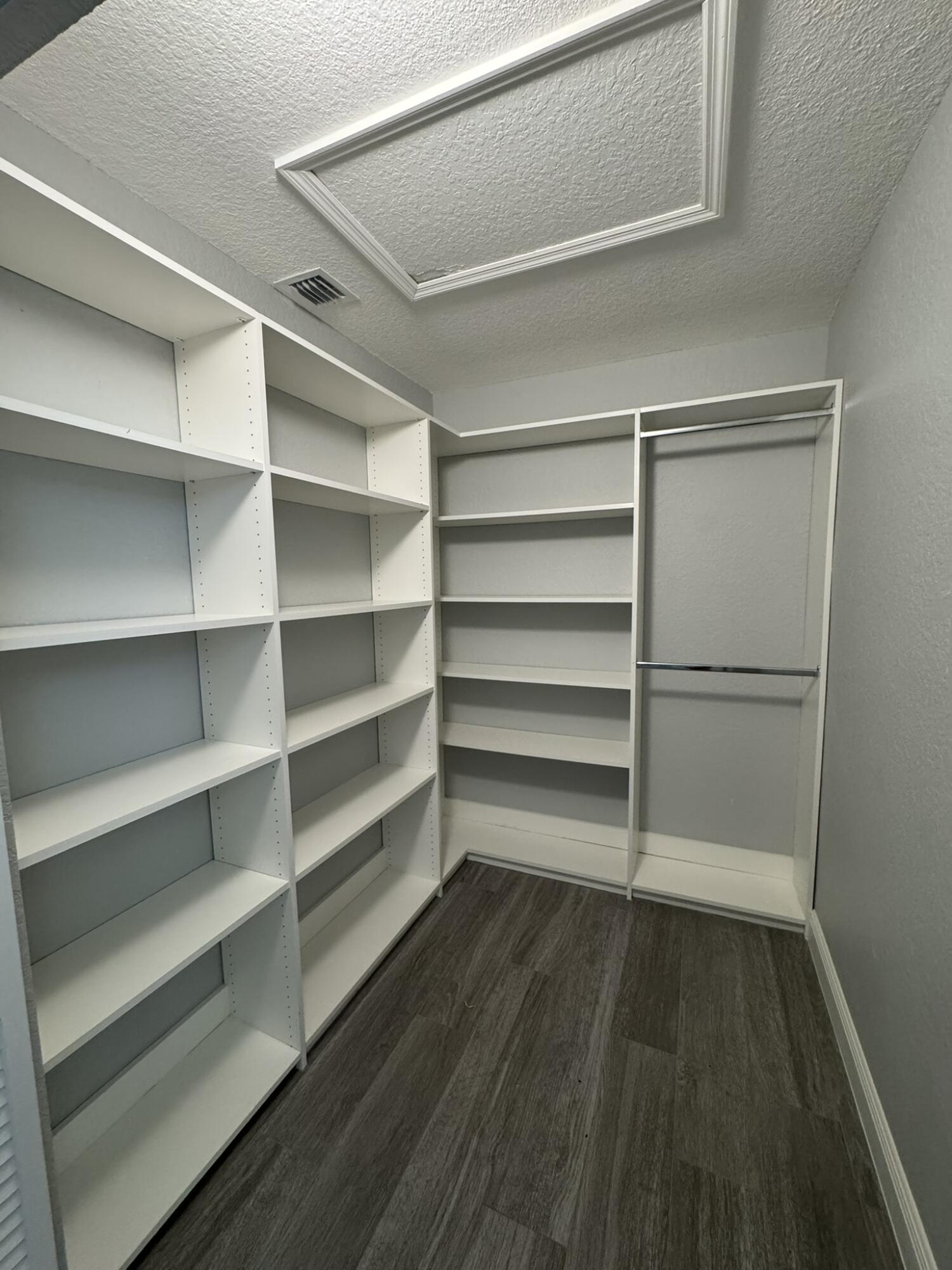 LAKE CHARLESTON PAR R - Residential