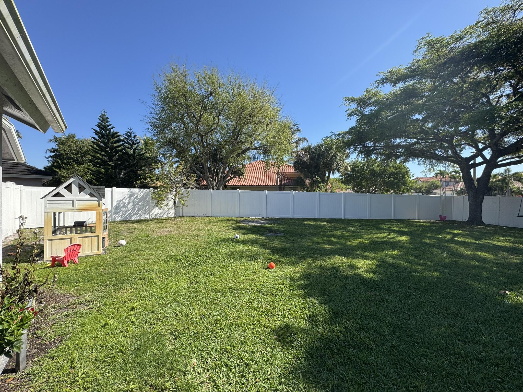 LAKE CHARLESTON PAR R - Residential