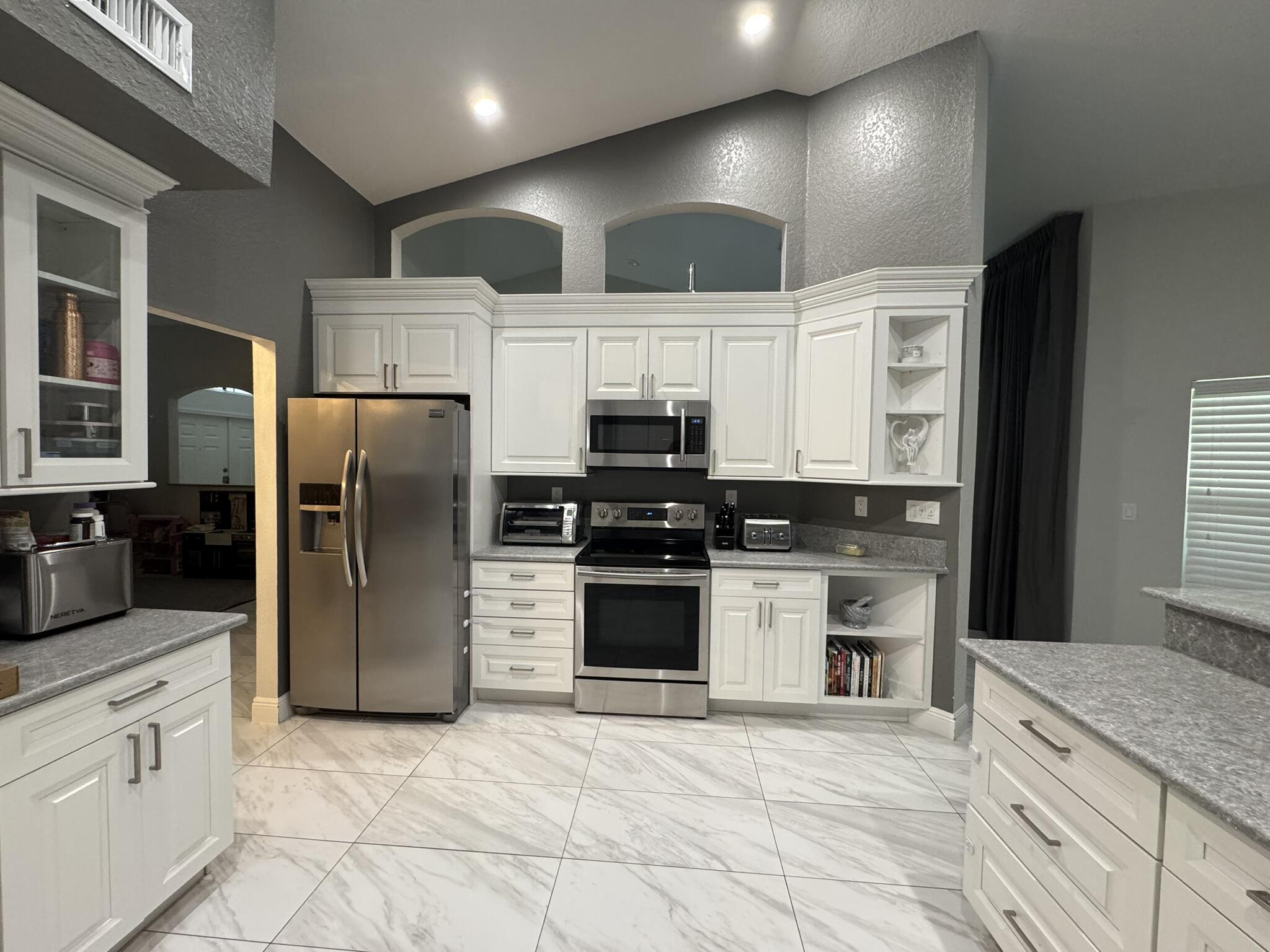 LAKE CHARLESTON PAR R - Residential