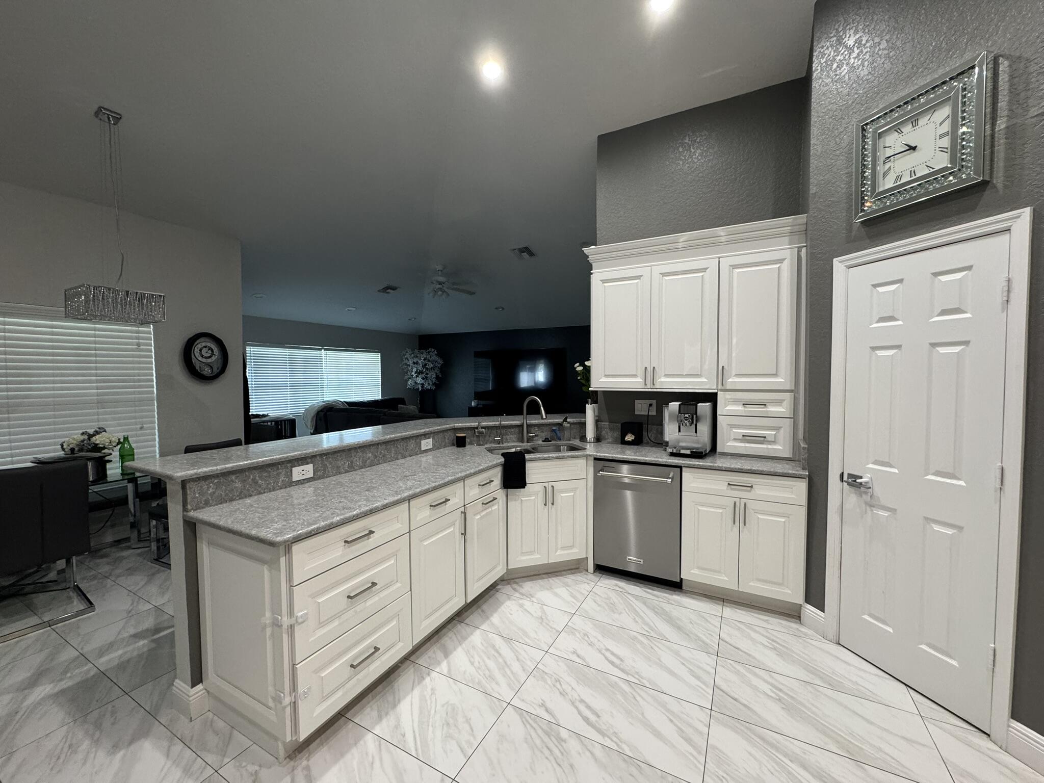 LAKE CHARLESTON PAR R - Residential