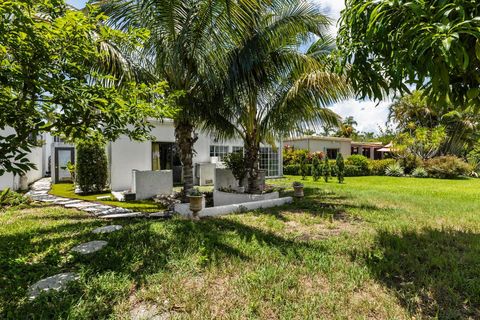 Tiny photo for 6590 Fountains Circle, Lake Worth, FL 33467 (MLS # R11156762)