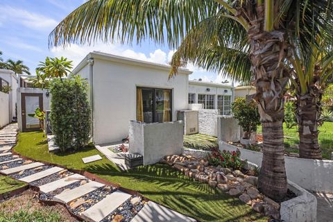 Tiny photo for 6590 Fountains Circle, Lake Worth, FL 33467 (MLS # R11156762)