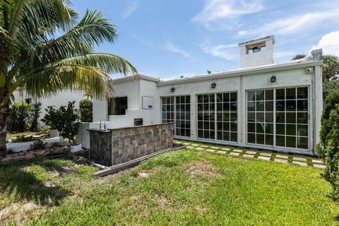 Tiny photo for 6590 Fountains Circle, Lake Worth, FL 33467 (MLS # R11156762)