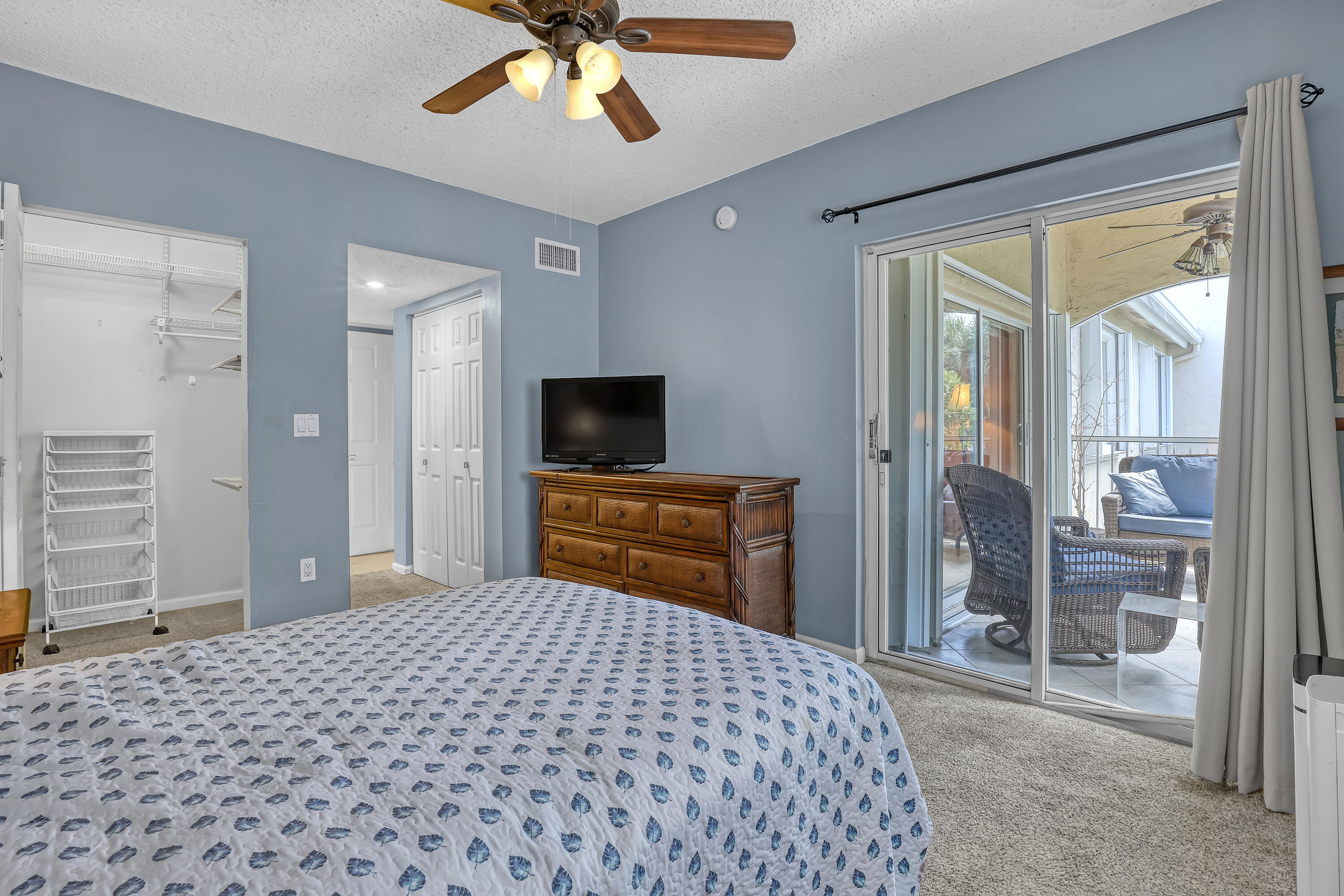 LIGHTHOUSE COVE AT TEQUESTA CONDO - Residential