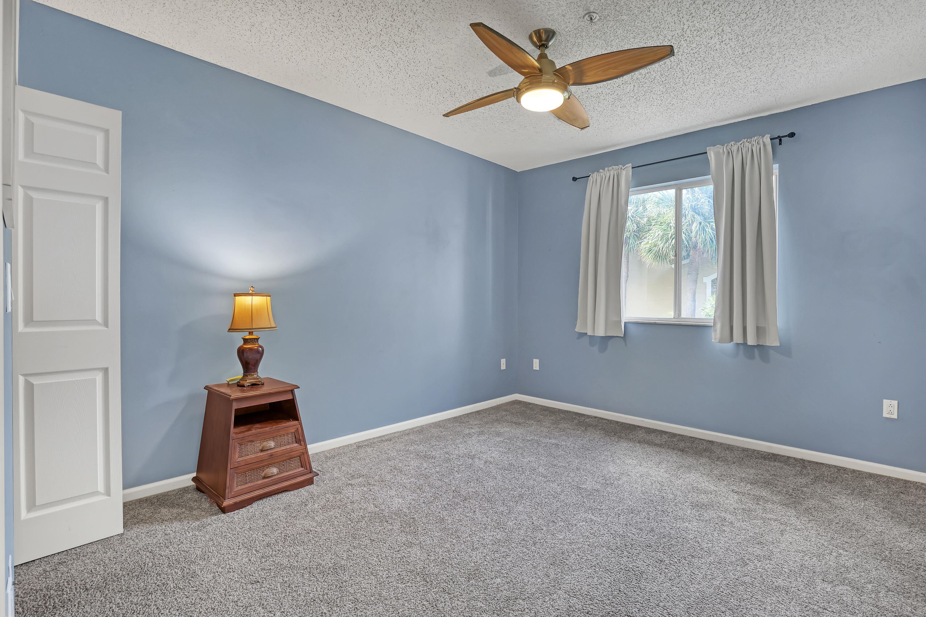 LIGHTHOUSE COVE AT TEQUESTA CONDO - Residential