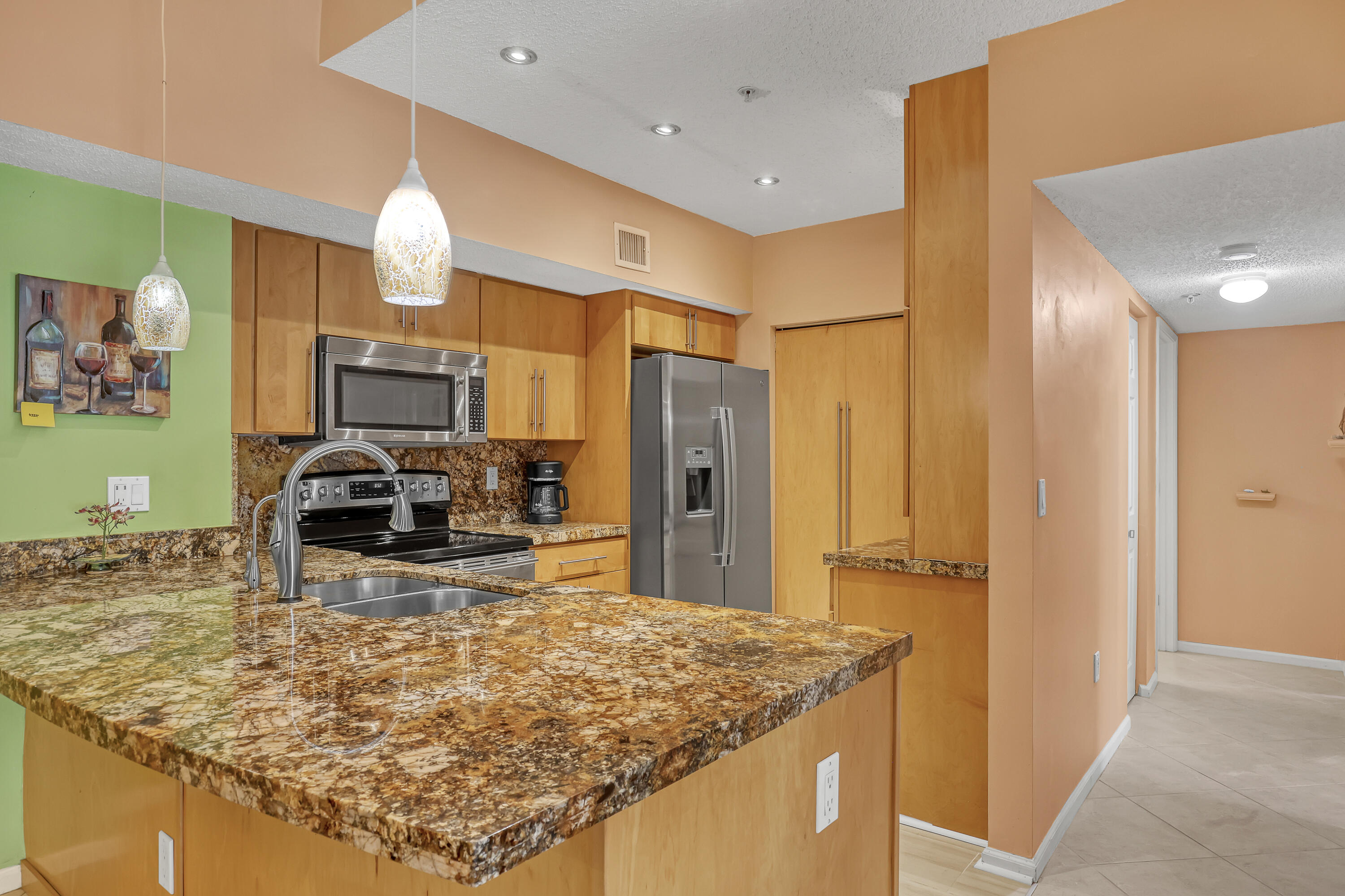 LIGHTHOUSE COVE AT TEQUESTA CONDO - Residential