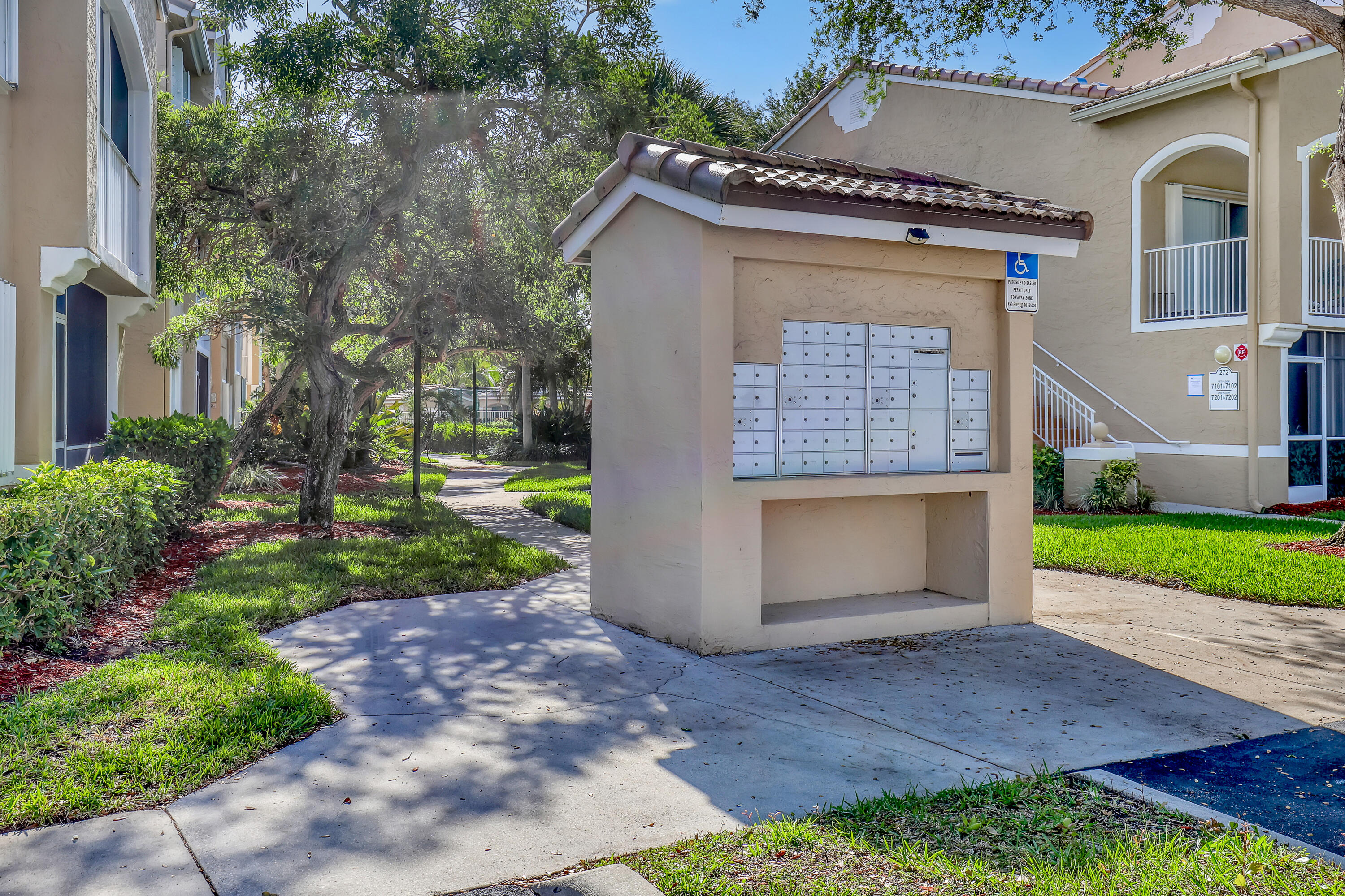 LIGHTHOUSE COVE AT TEQUESTA CONDO - Residential