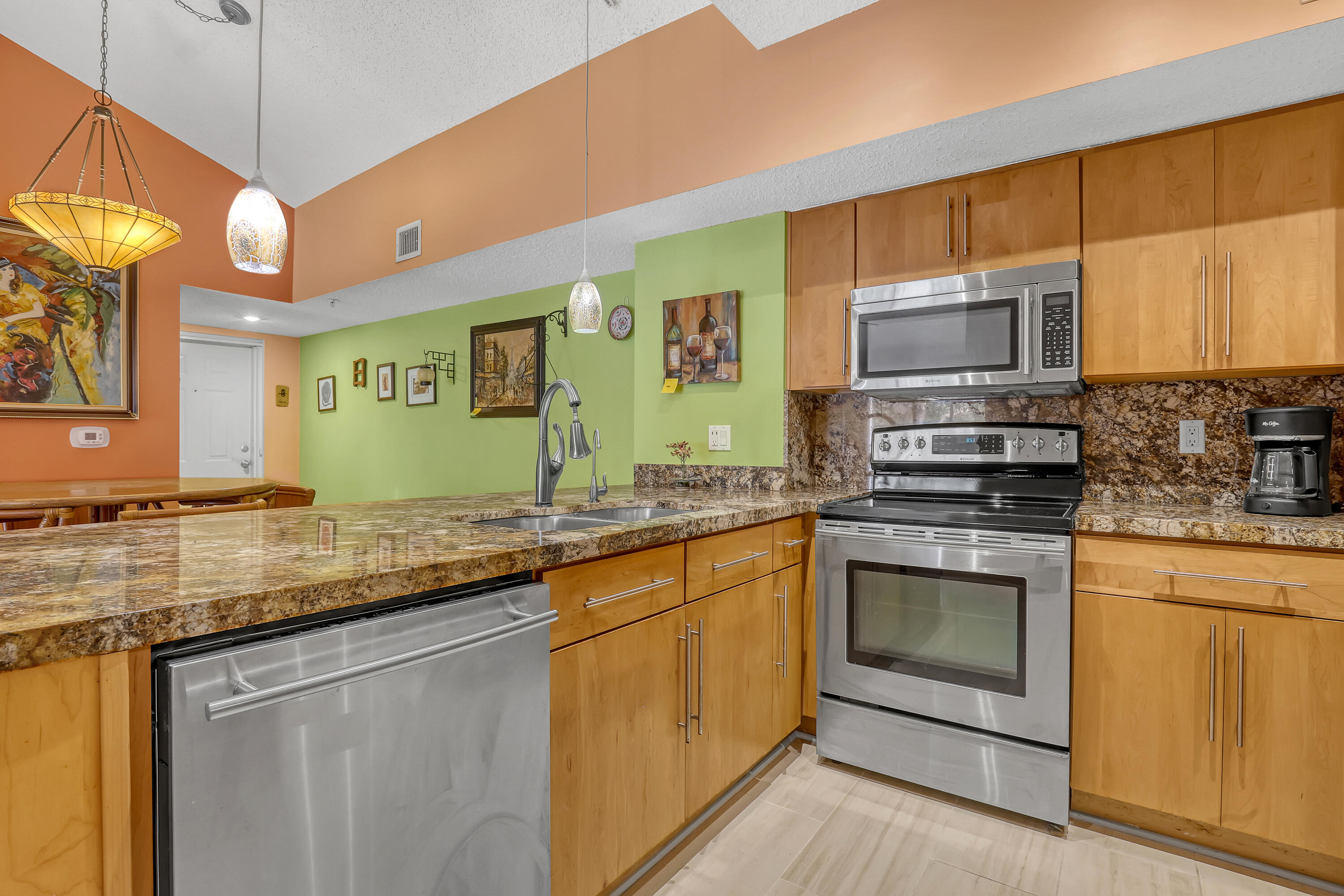 LIGHTHOUSE COVE AT TEQUESTA CONDO - Residential
