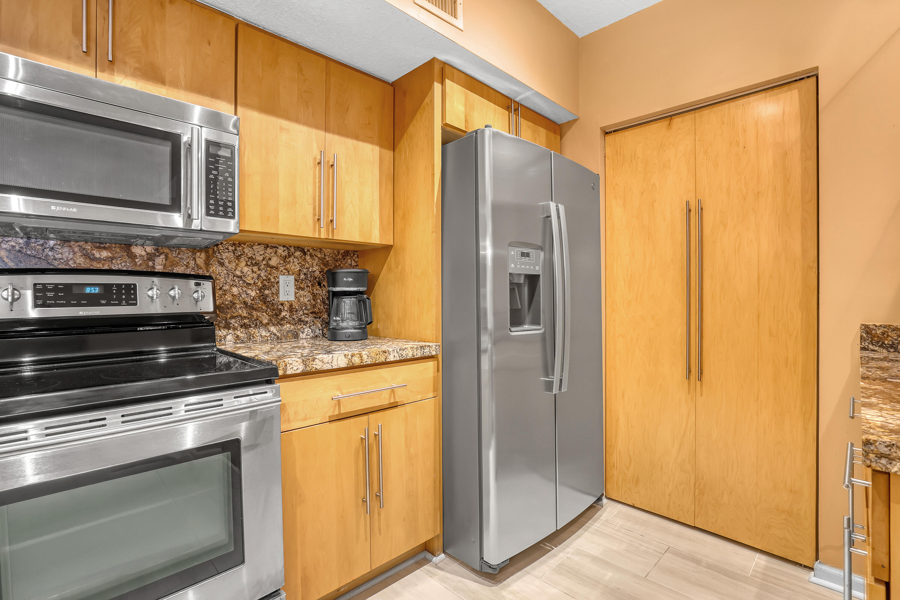 LIGHTHOUSE COVE AT TEQUESTA CONDO - Residential