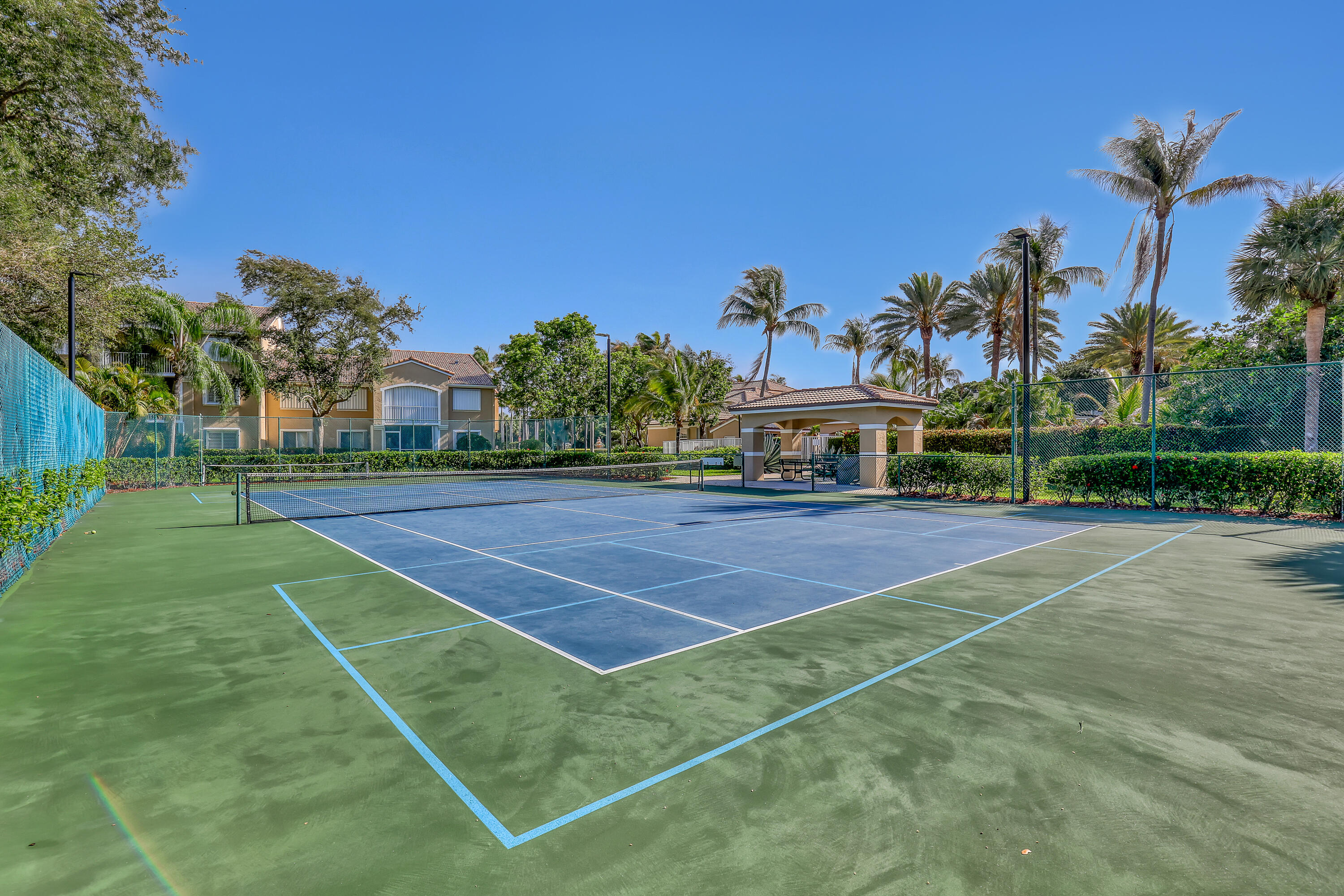 LIGHTHOUSE COVE AT TEQUESTA CONDO - Residential