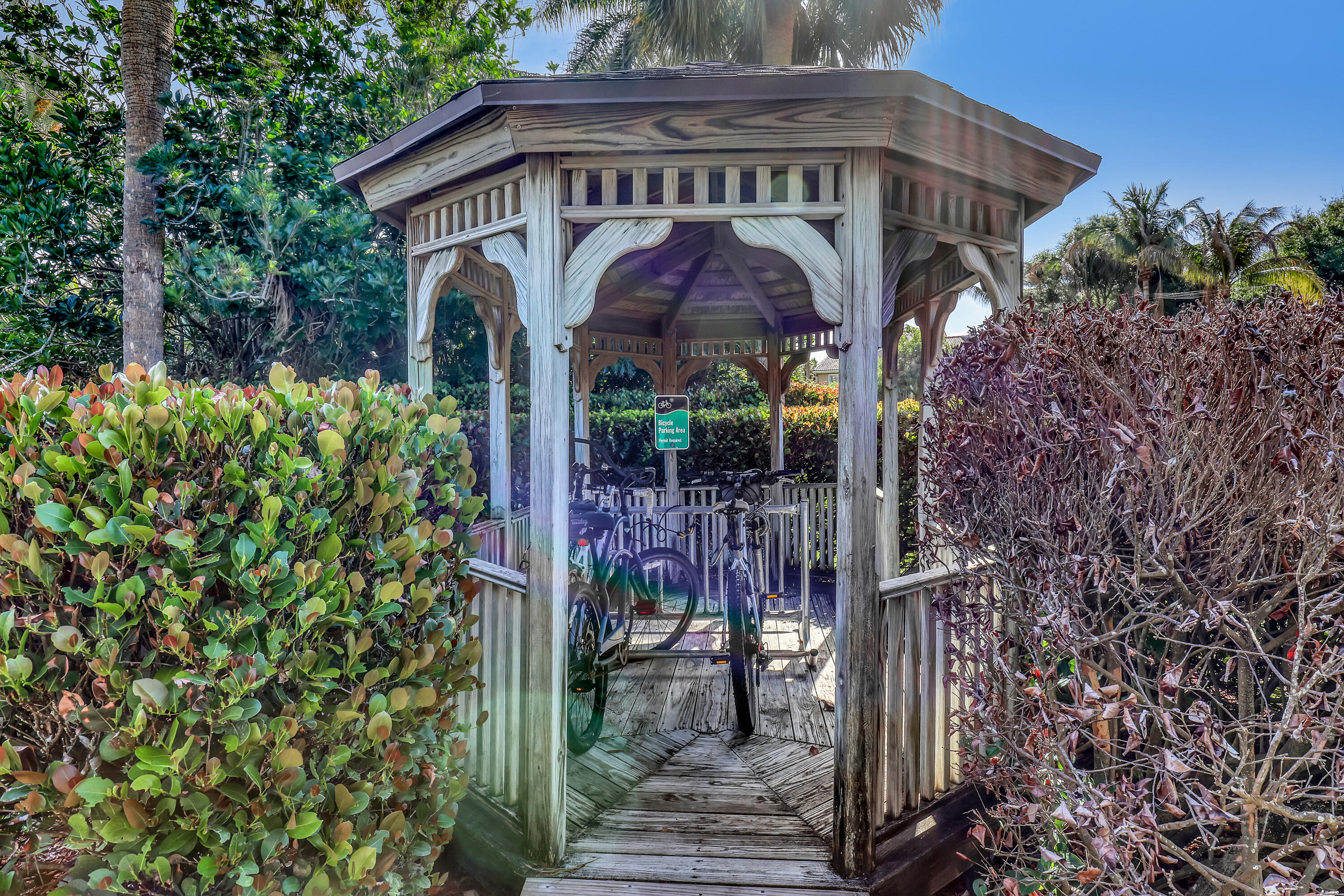 LIGHTHOUSE COVE AT TEQUESTA CONDO - Residential