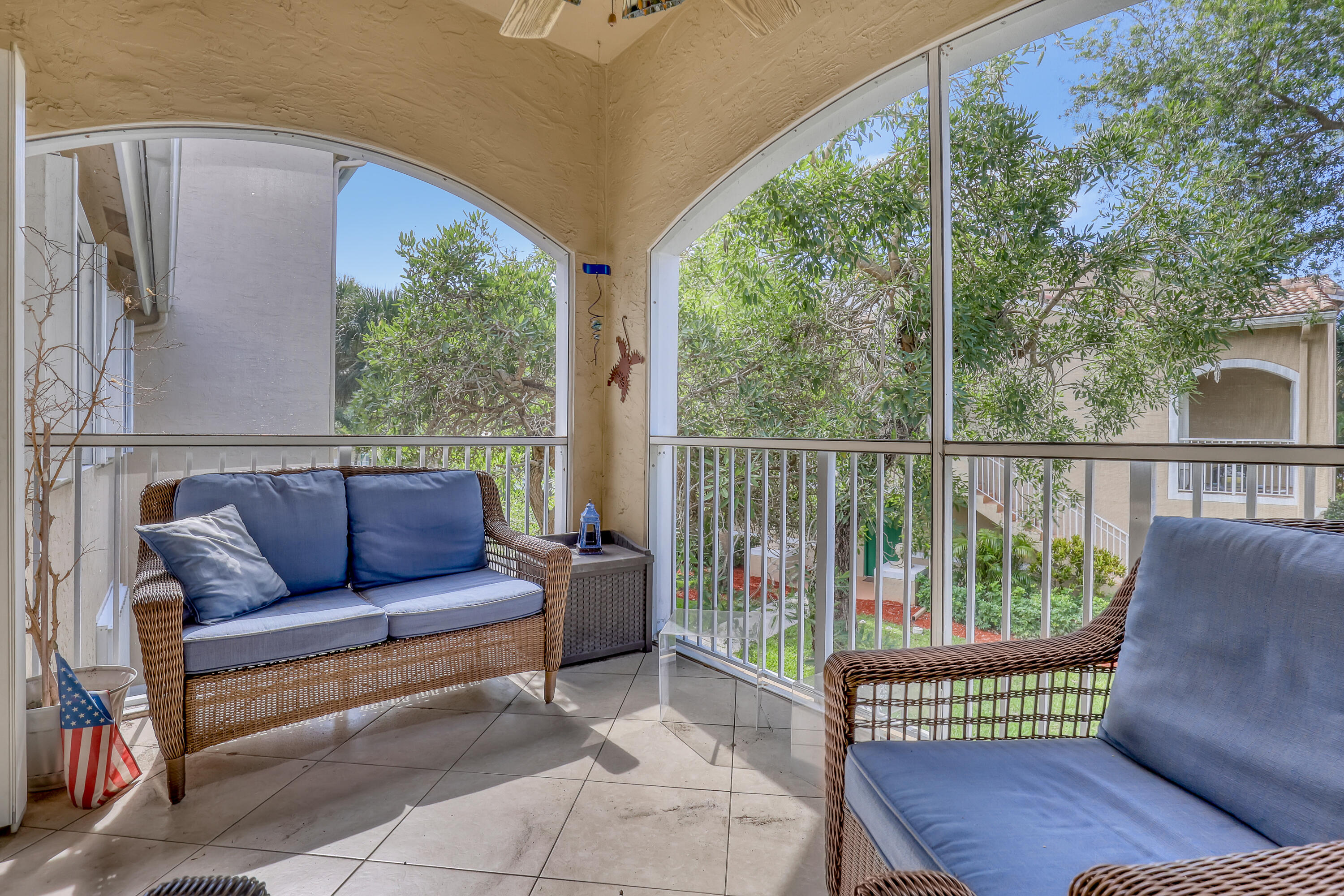 LIGHTHOUSE COVE AT TEQUESTA CONDO - Residential