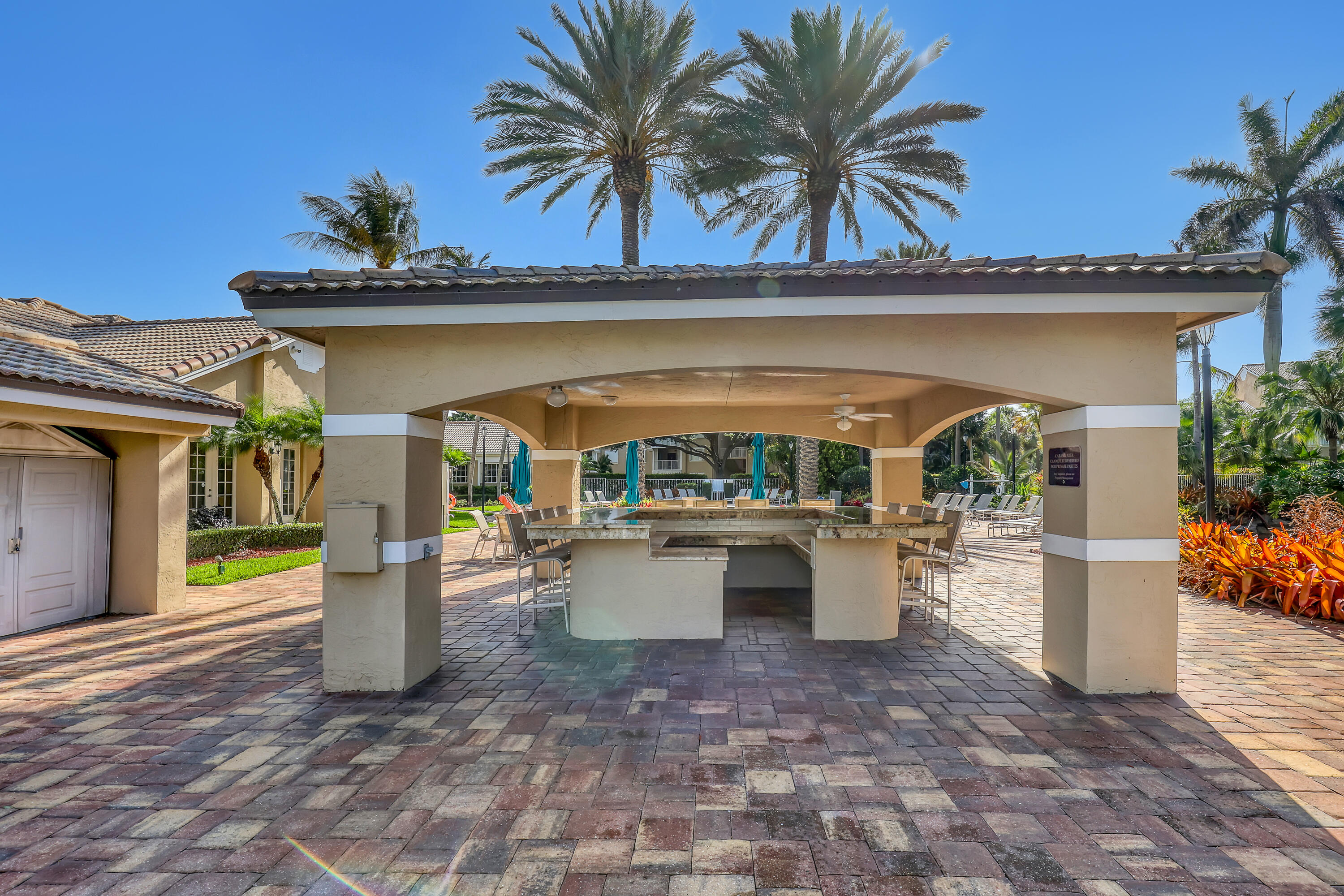 LIGHTHOUSE COVE AT TEQUESTA CONDO - Residential
