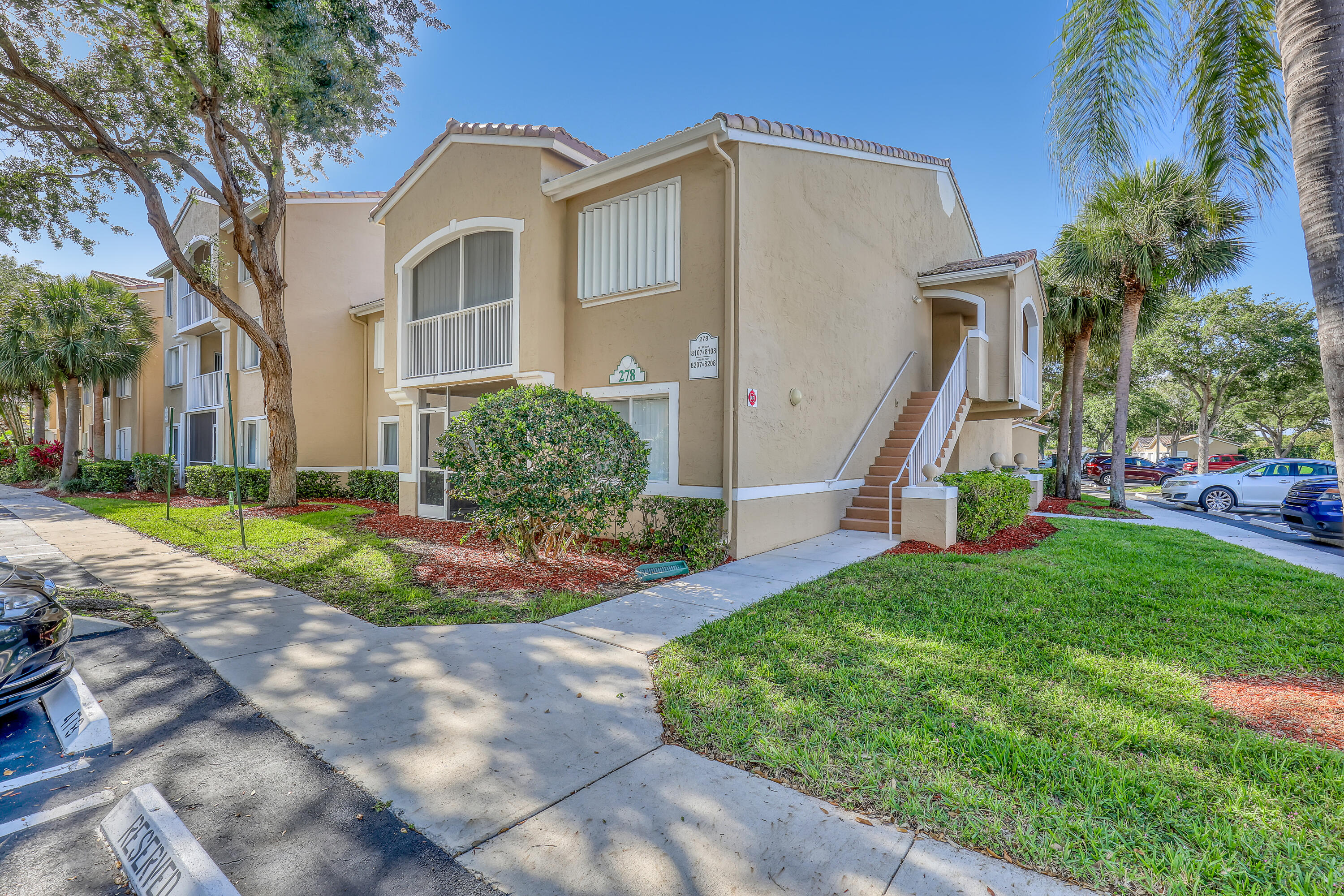 LIGHTHOUSE COVE AT TEQUESTA CONDO - Residential