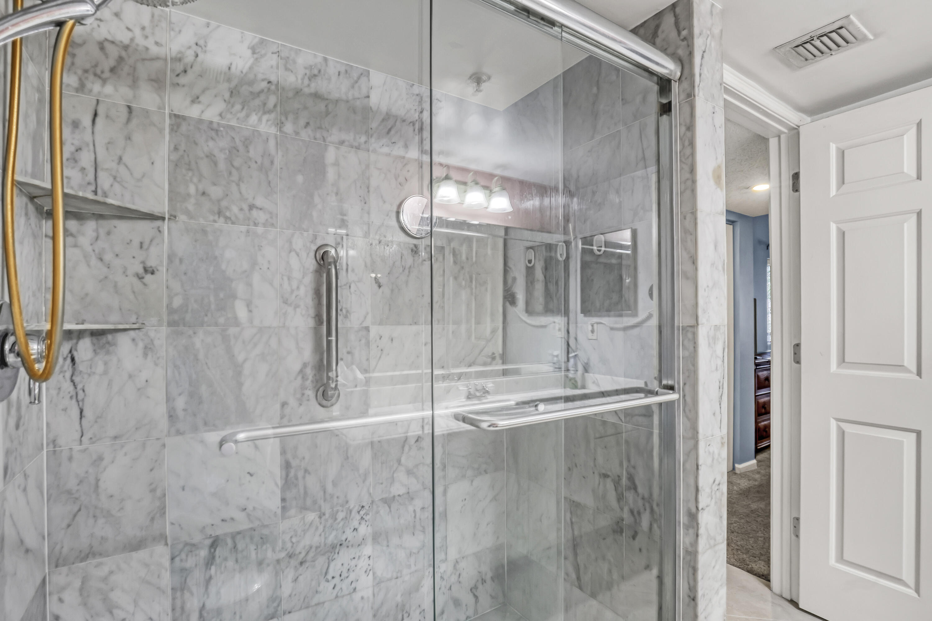 LIGHTHOUSE COVE AT TEQUESTA CONDO - Residential