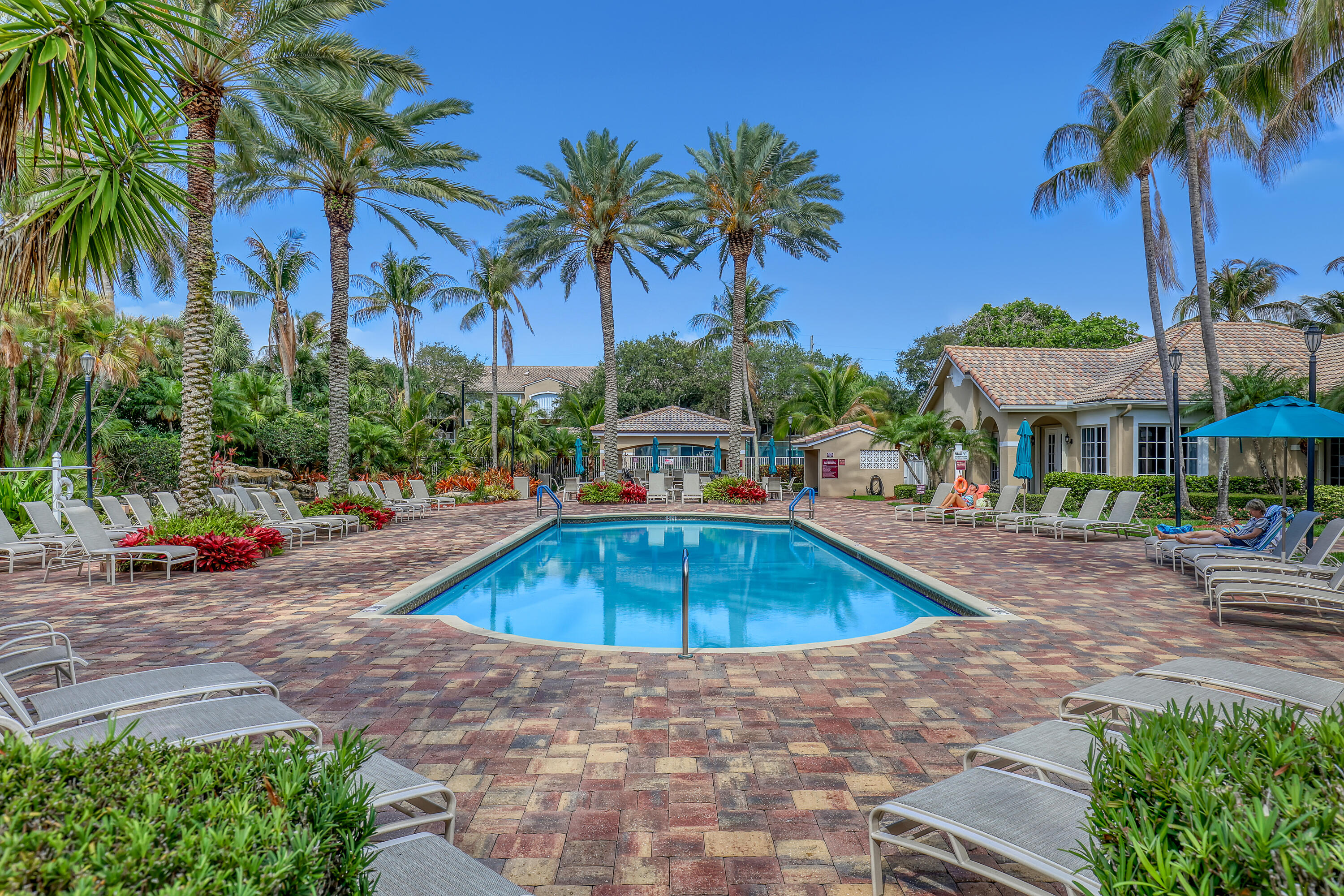 LIGHTHOUSE COVE AT TEQUESTA CONDO - Residential