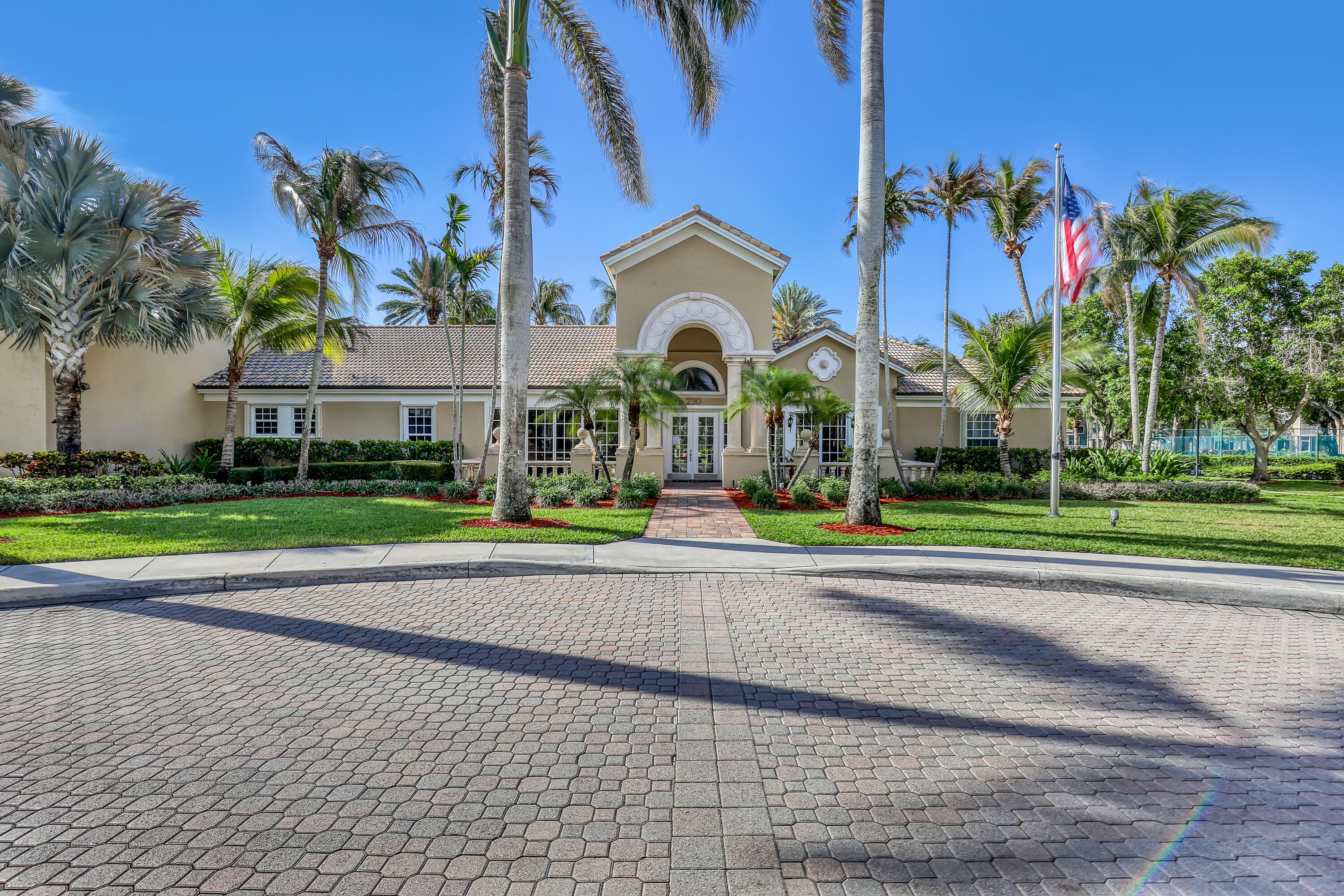 LIGHTHOUSE COVE AT TEQUESTA CONDO - Residential