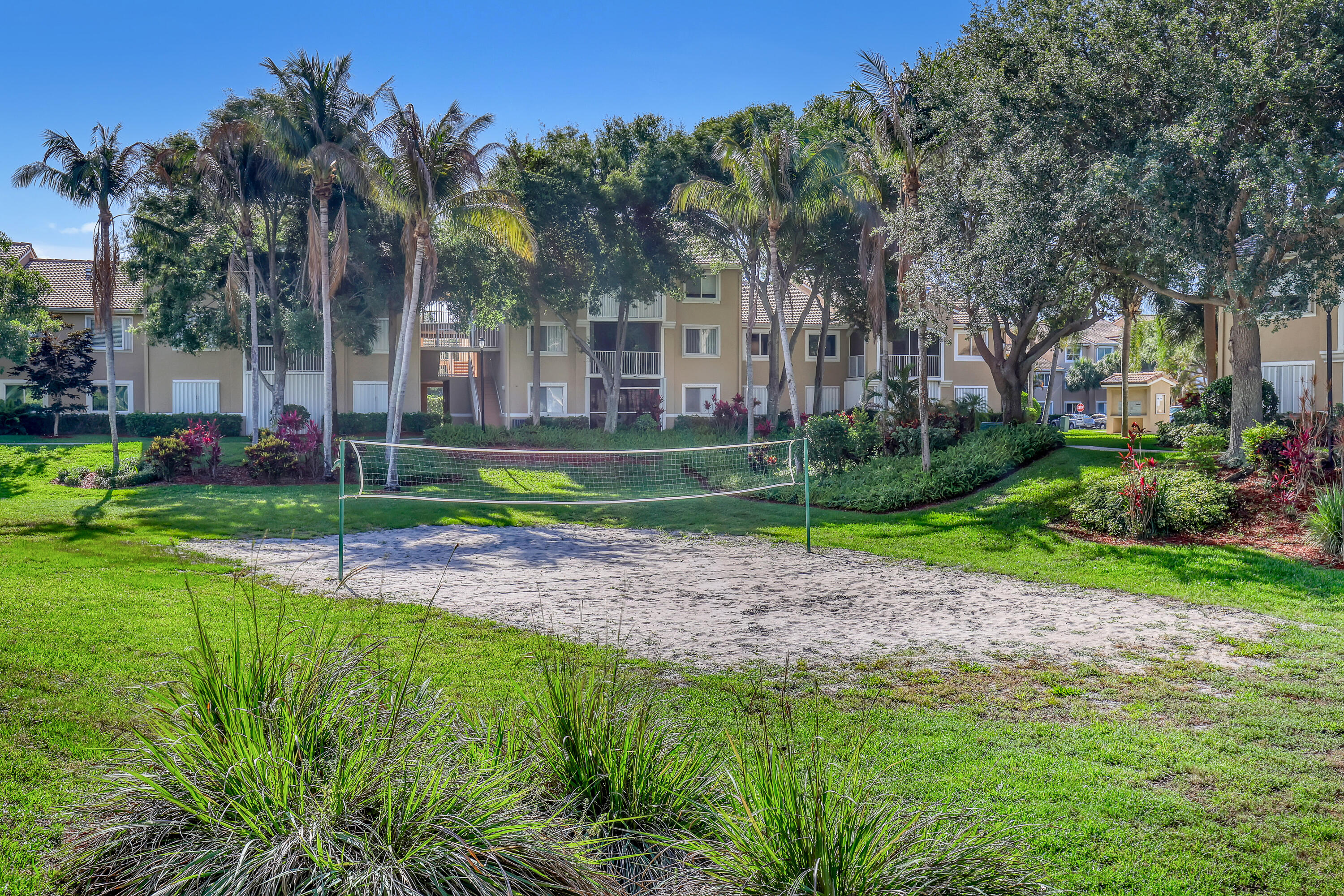 LIGHTHOUSE COVE AT TEQUESTA CONDO - Residential