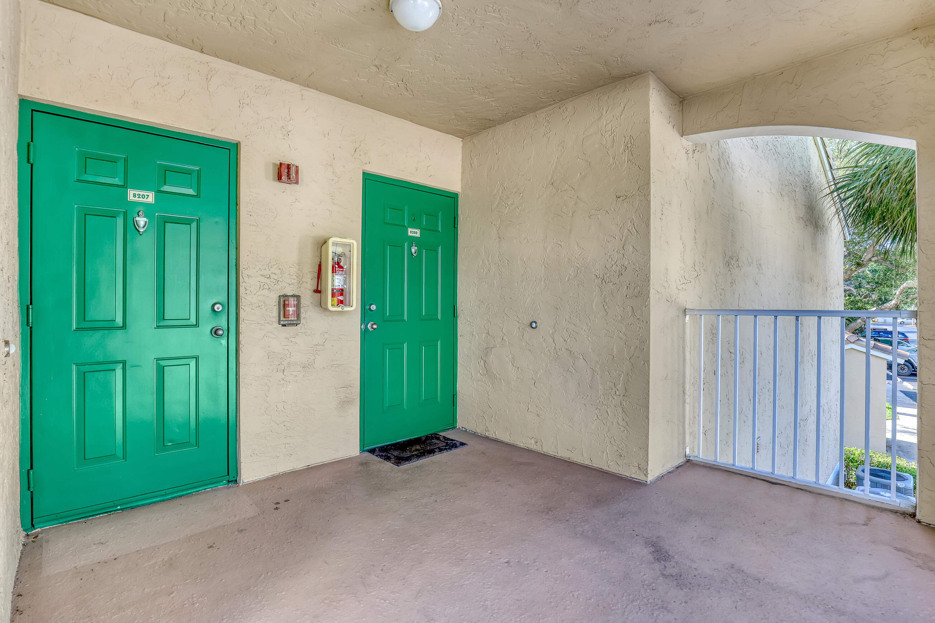 LIGHTHOUSE COVE AT TEQUESTA CONDO - Residential