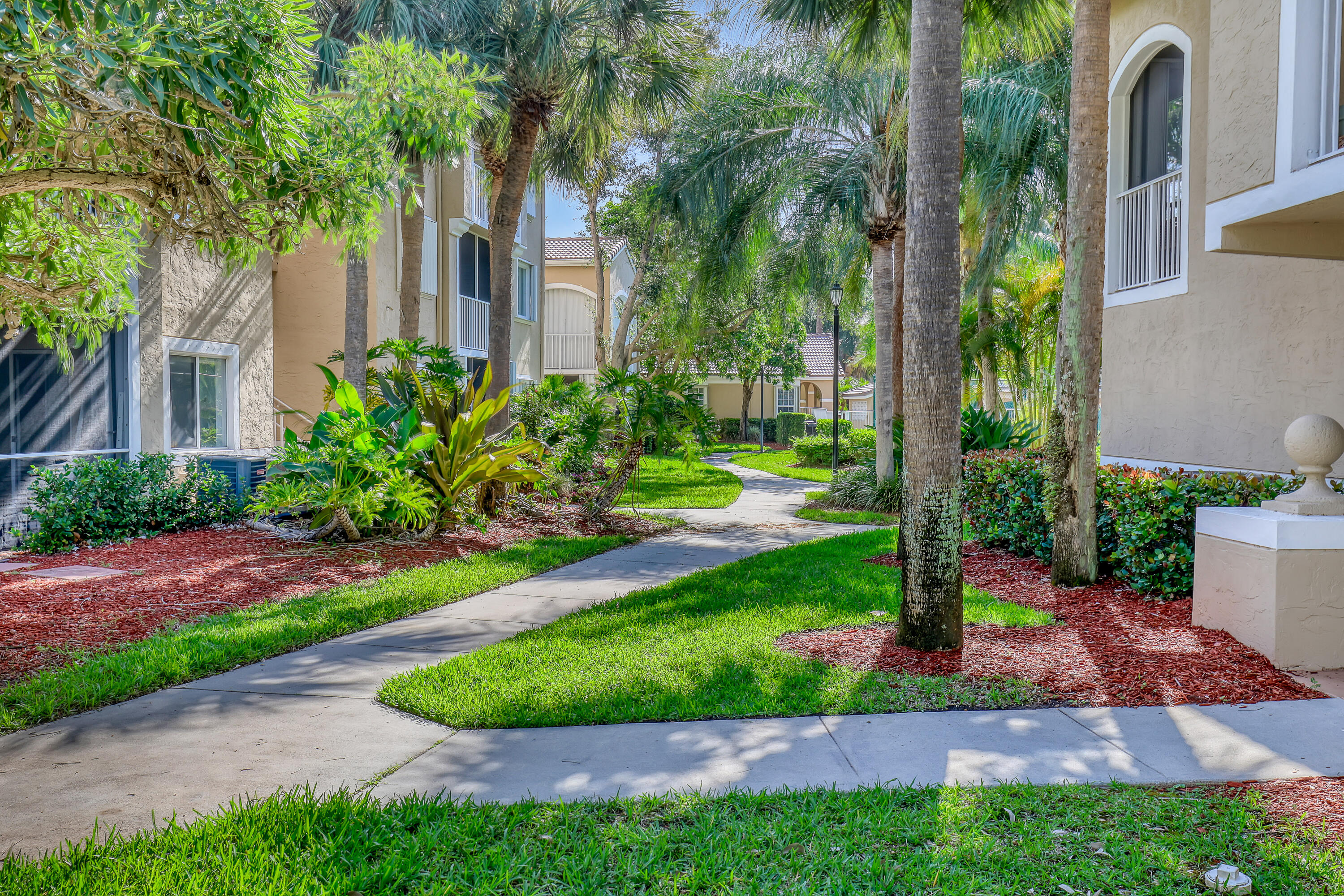 LIGHTHOUSE COVE AT TEQUESTA CONDO - Residential