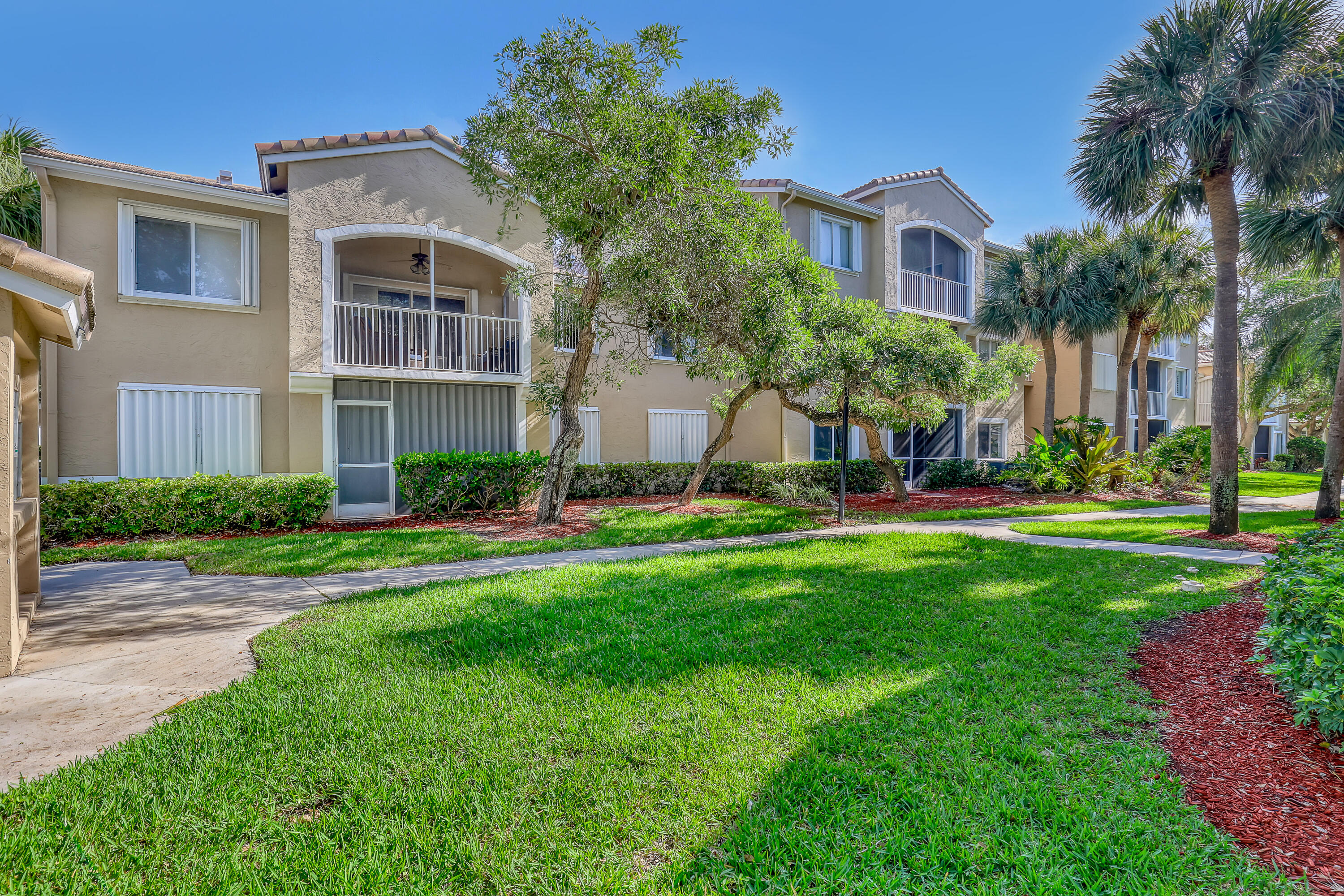 LIGHTHOUSE COVE AT TEQUESTA CONDO - Residential