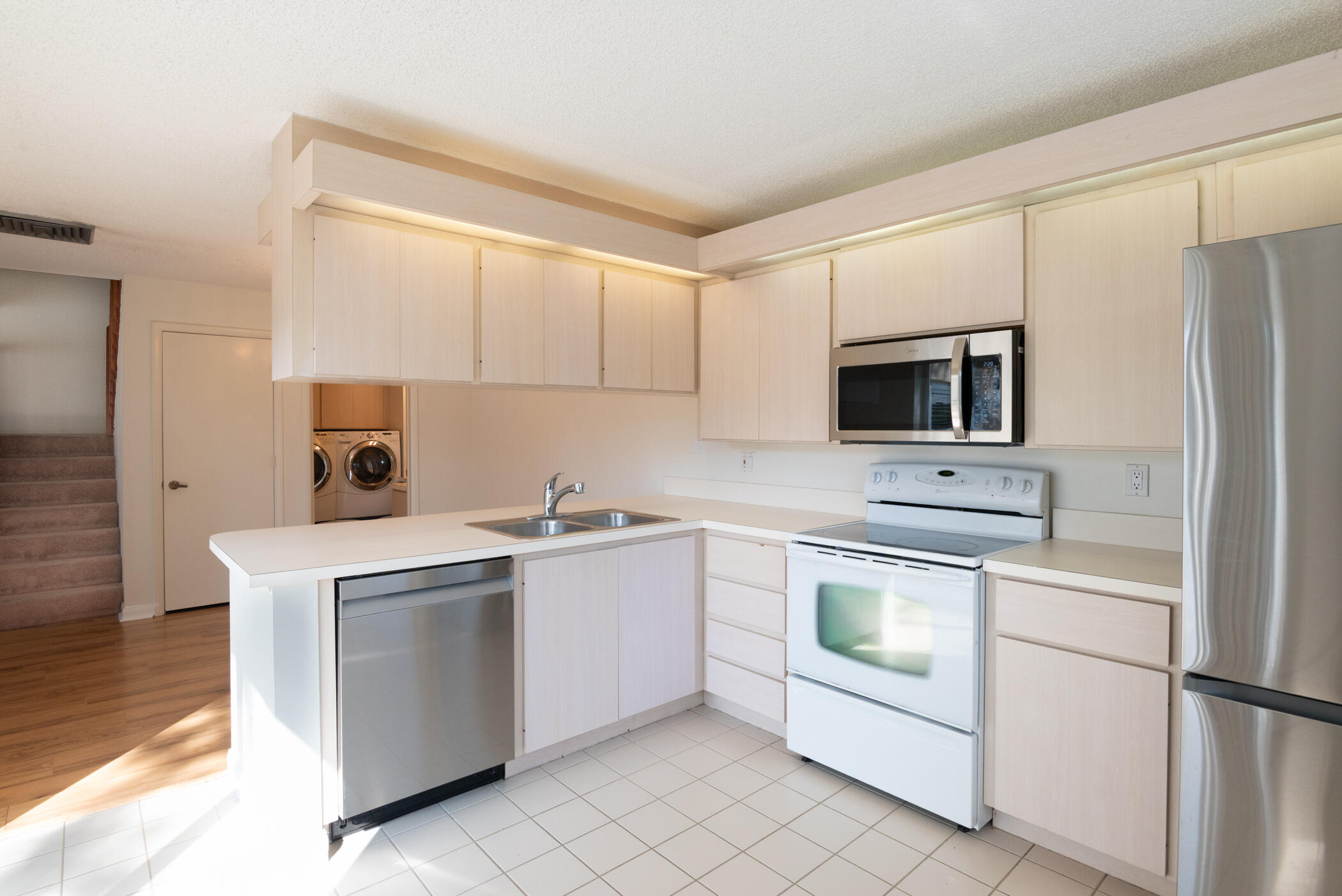 WELLESLEY AT LAKE CLARKE SHORES - Residential