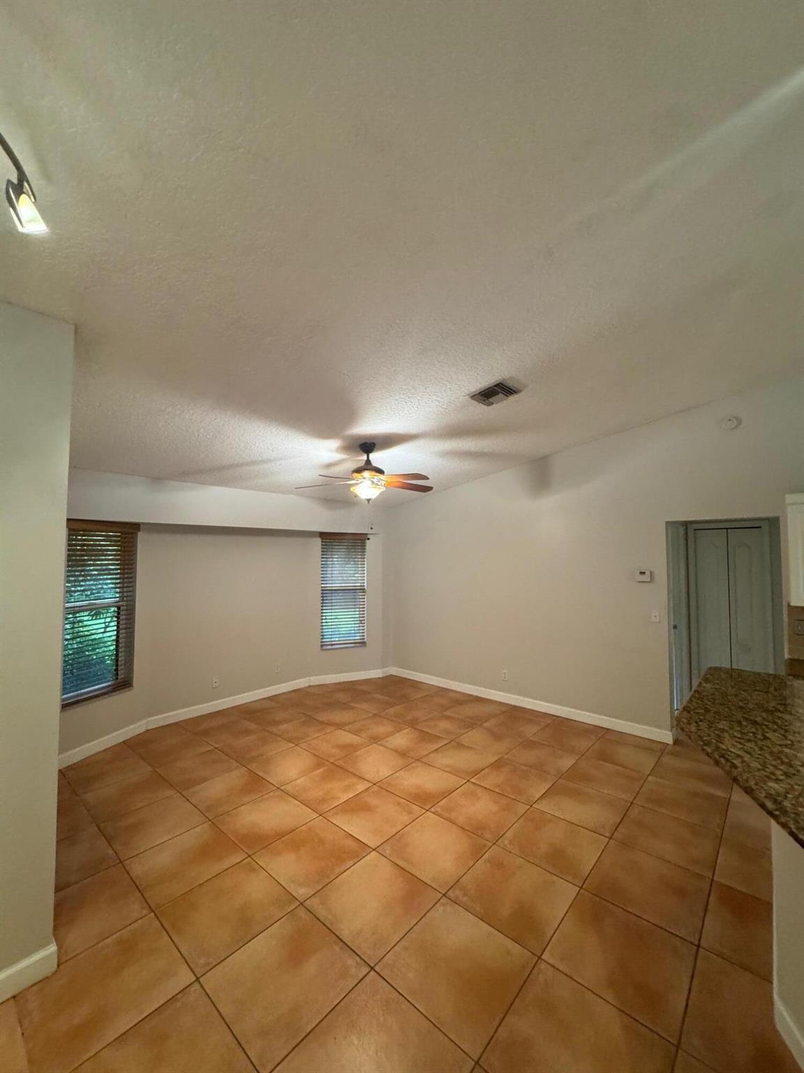 ACREAGE & UNREC - Residential Lease