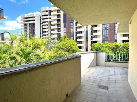 Condominium in Coral Gables FL 610 Valencia Ave 8.jpg