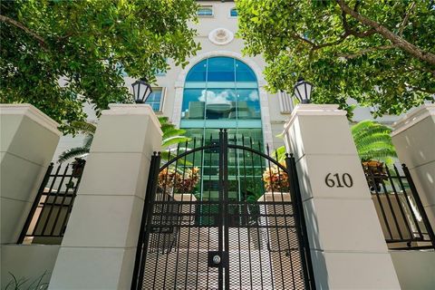 Condominium in Coral Gables FL 610 Valencia Ave 1.jpg