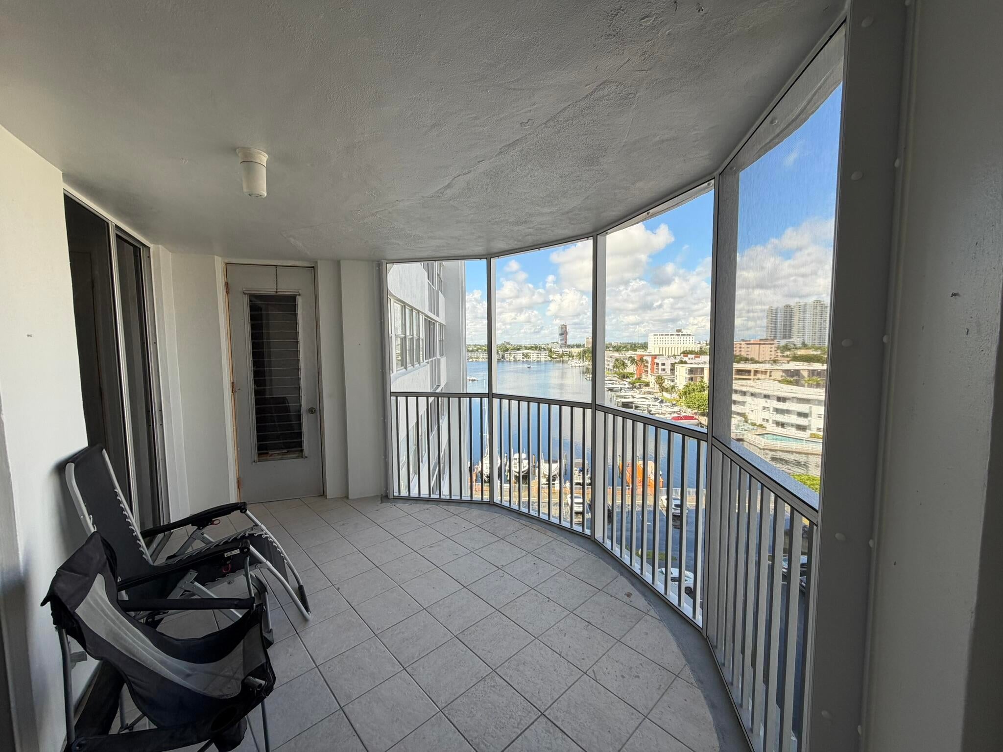 100 GOLDEN ISLES Drive 810