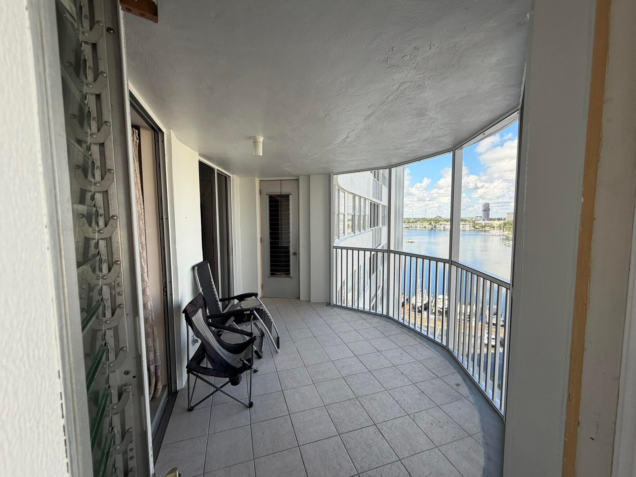 100 GOLDEN ISLES Drive 810