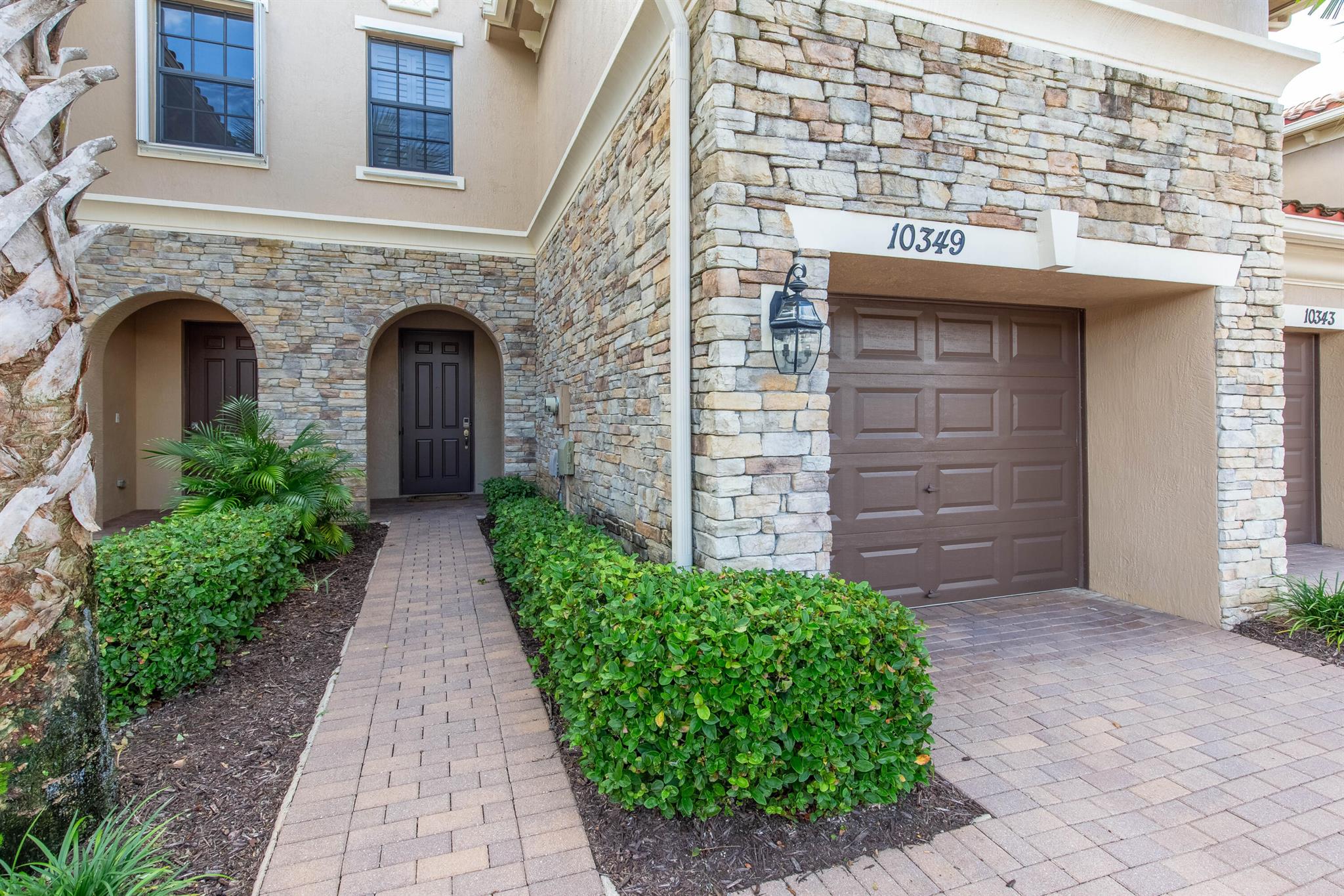 WELLINGTON PARC - Residential Lease